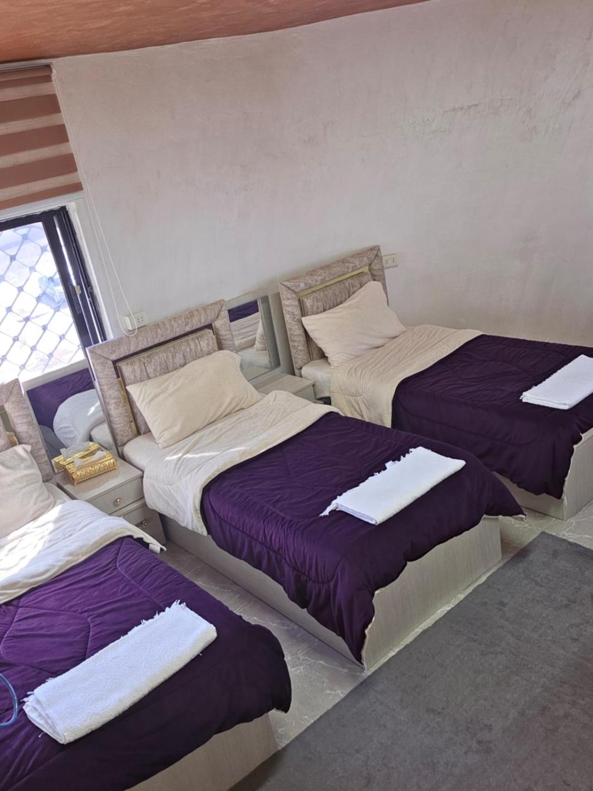 Economy Triple Room photo 3