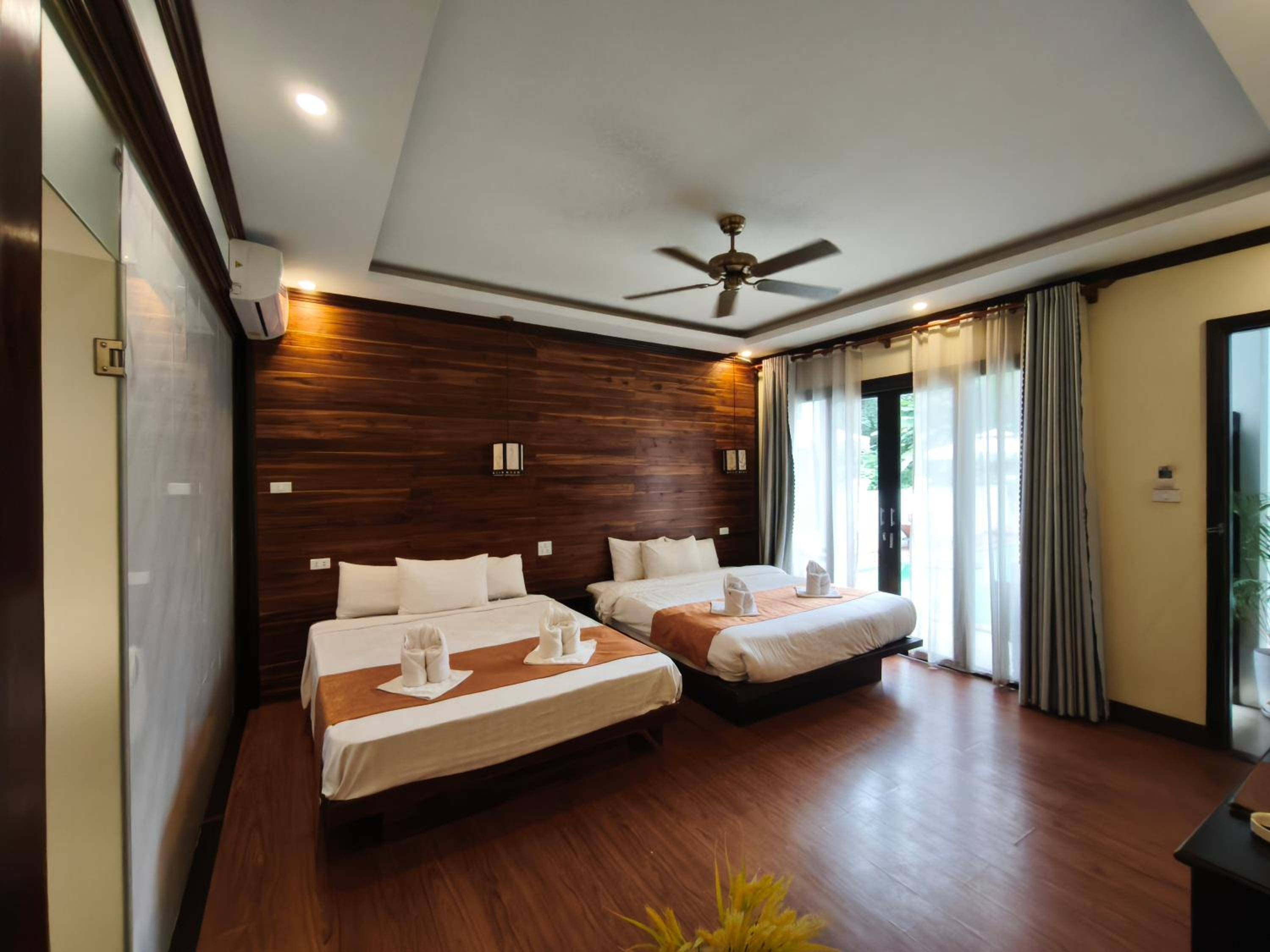Family Room with Terrace photo 3