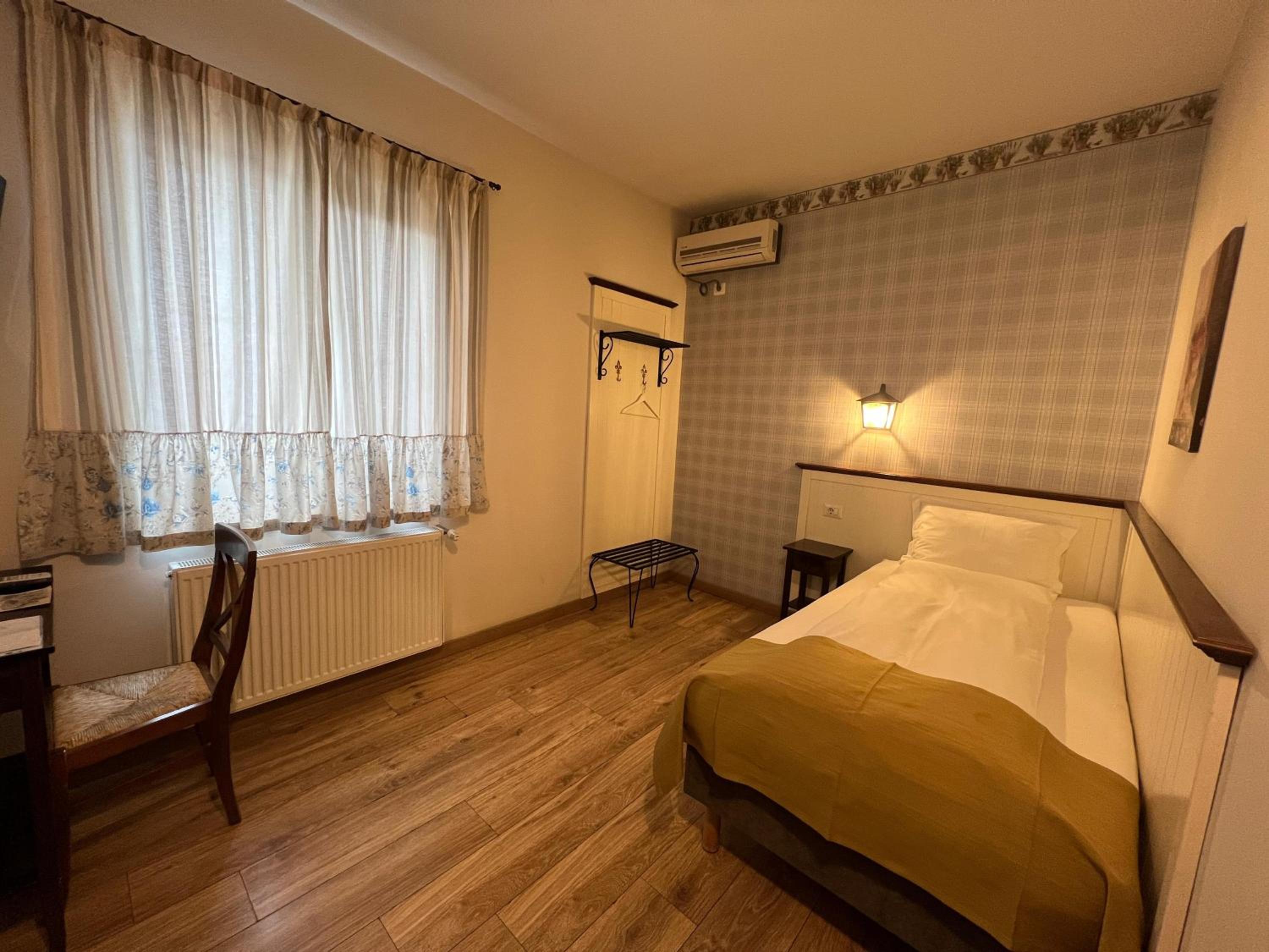 Single Room photo 3
