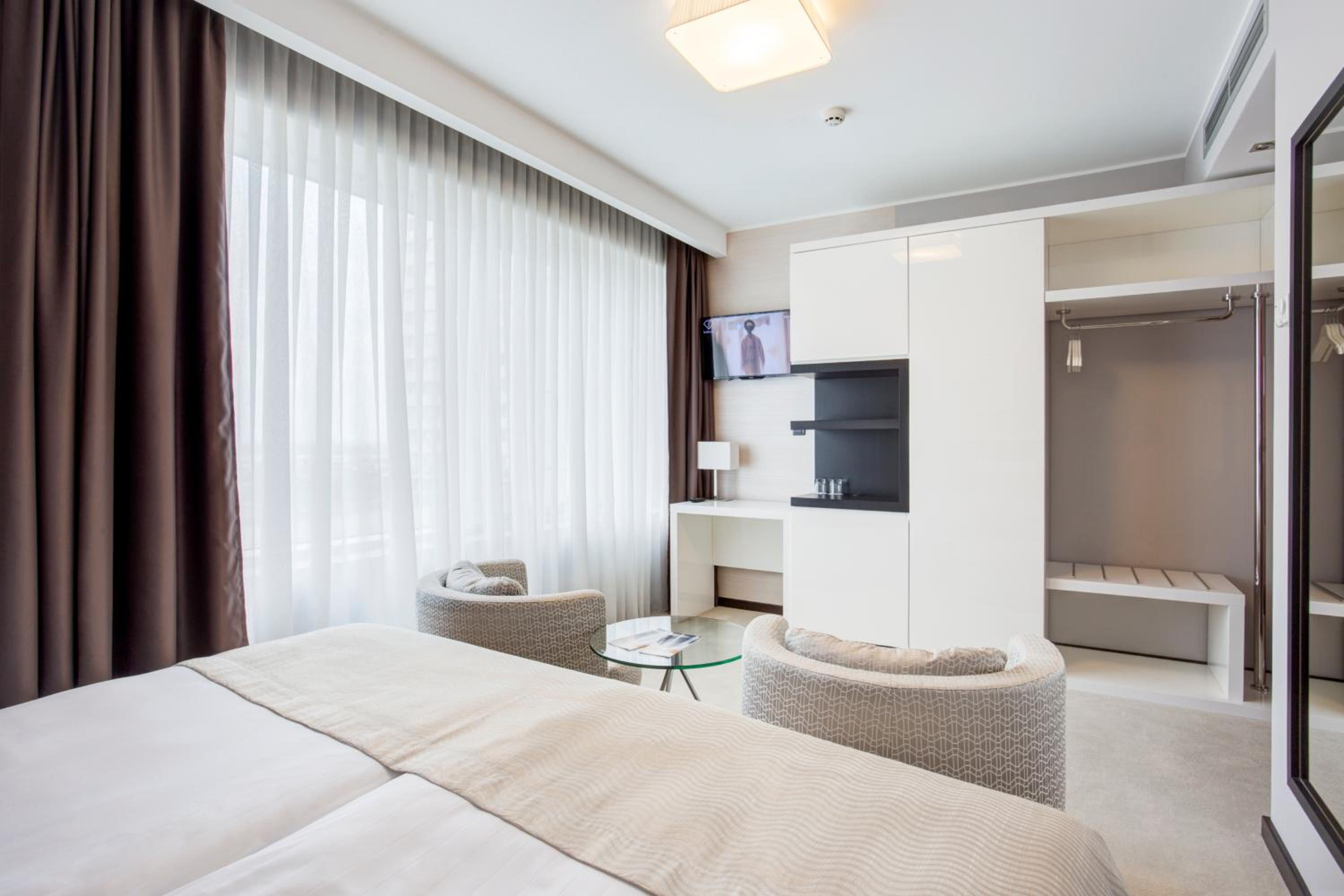 Special Offer - Double Room with Free Garage Parking photo 1