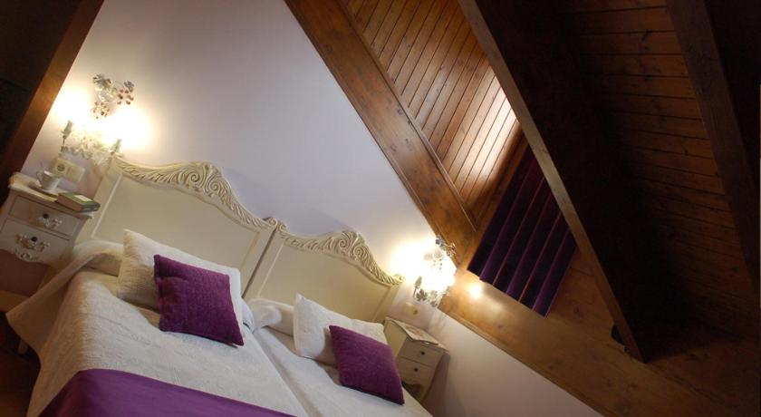 Double or Twin Room - Photo 7