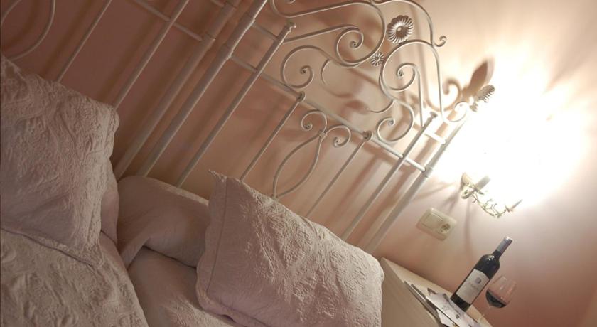 Double or Twin Room - Photo 5