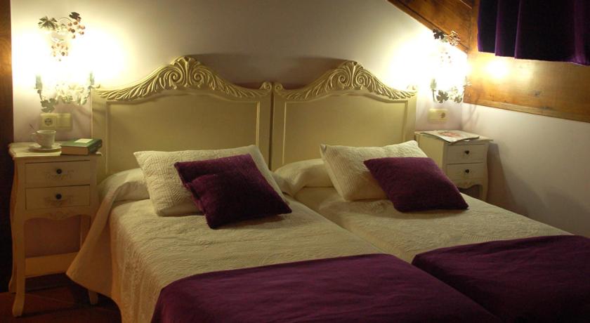 Double or Twin Room - Photo 12