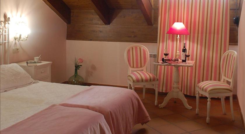 Double or Twin Room - Photo 2