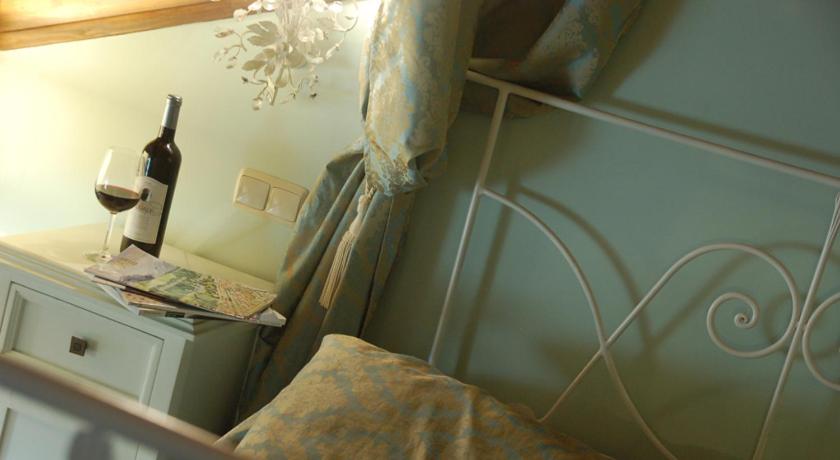 Double or Twin Room - Photo 11