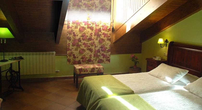 Double or Twin Room - Photo 9