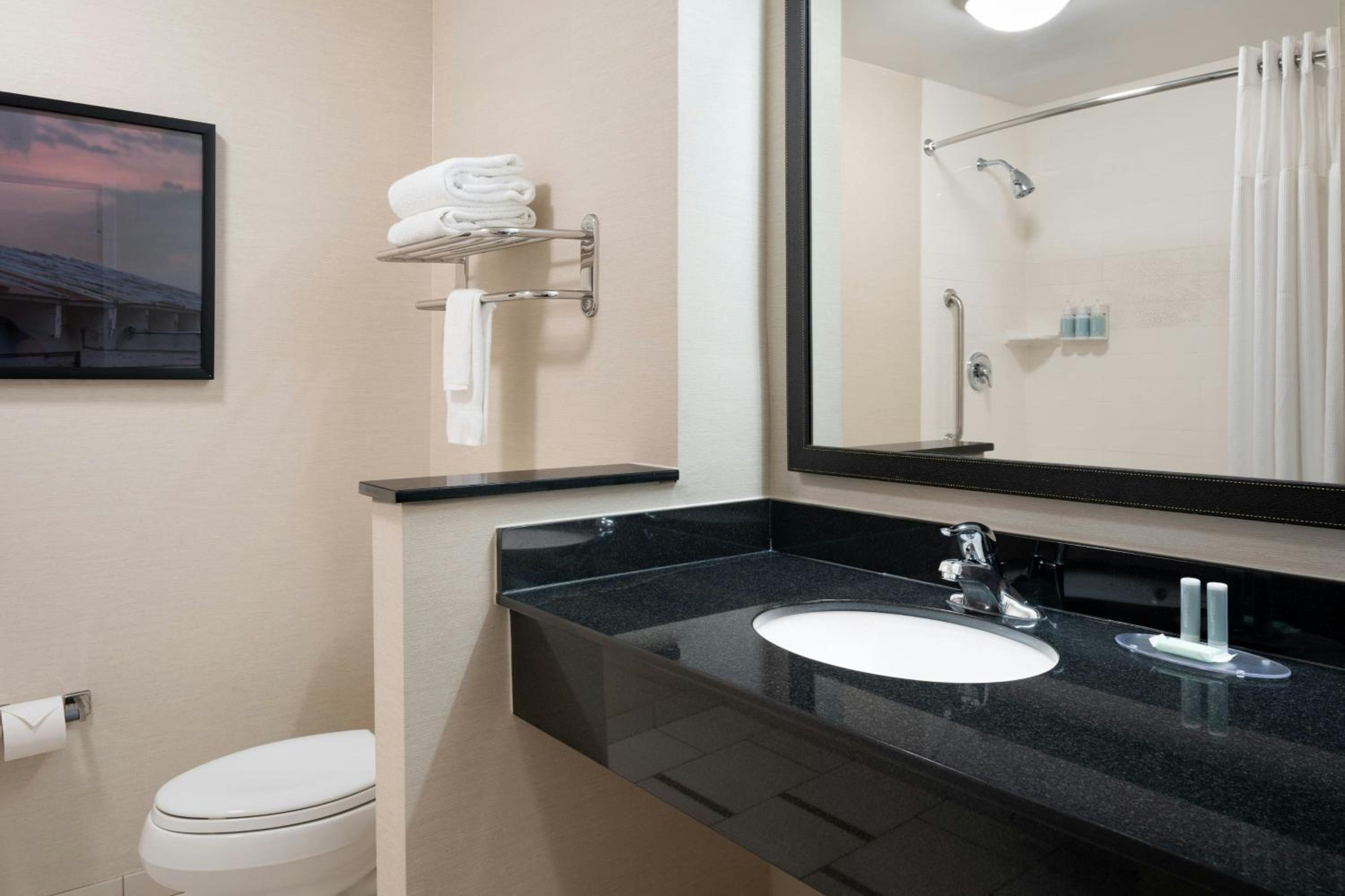 Queen Room with Two Queen Beds and Bathtub - Mobility Access/Hearing Accessible photo 3