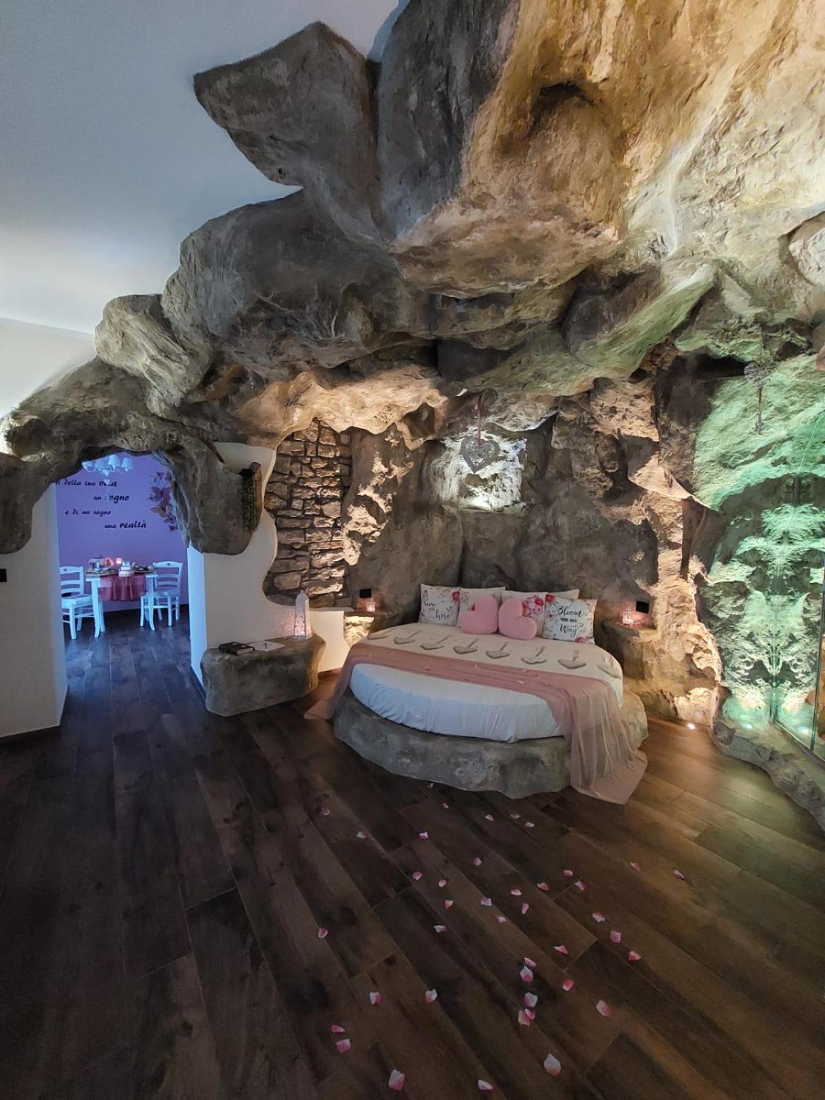 Suite with Hot Tub