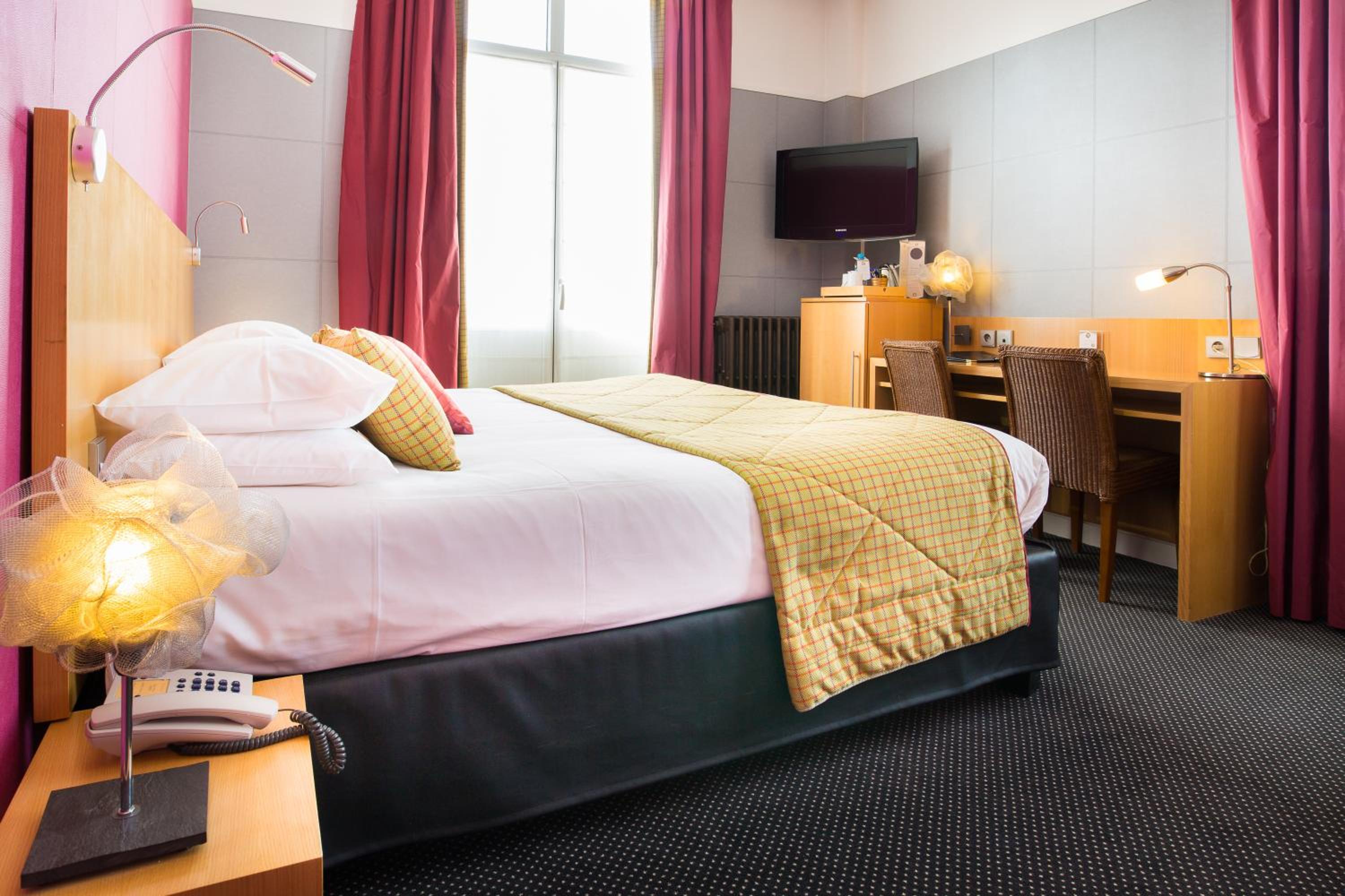Executive King Room with River View - Photo 3