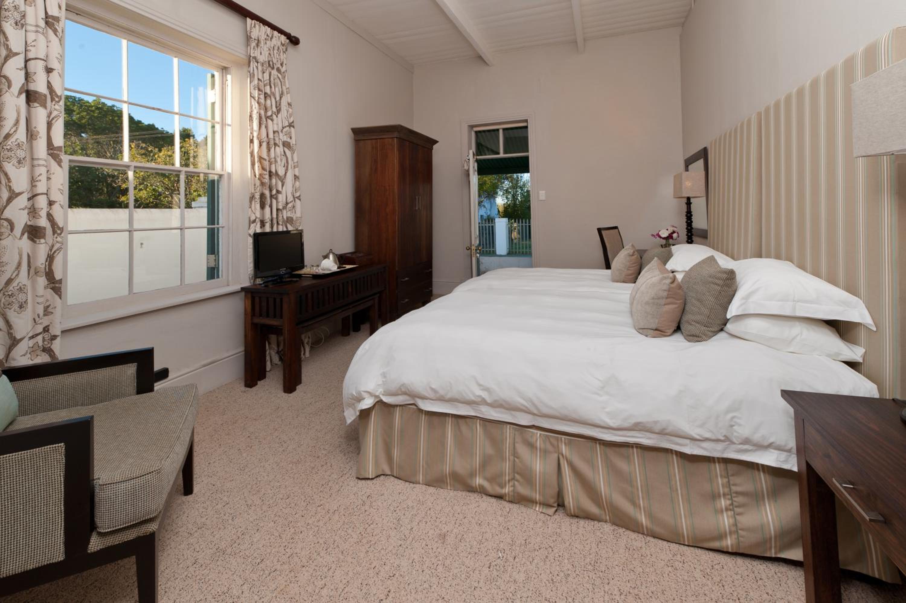 Standard Double or Twin Room - Photo 5