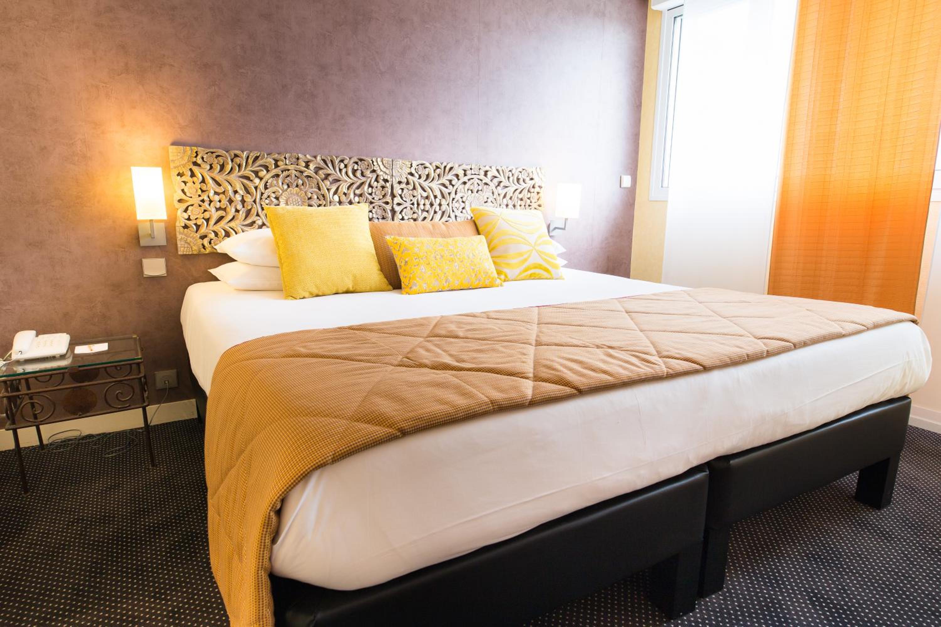 King Suite with River View  - Photo 6