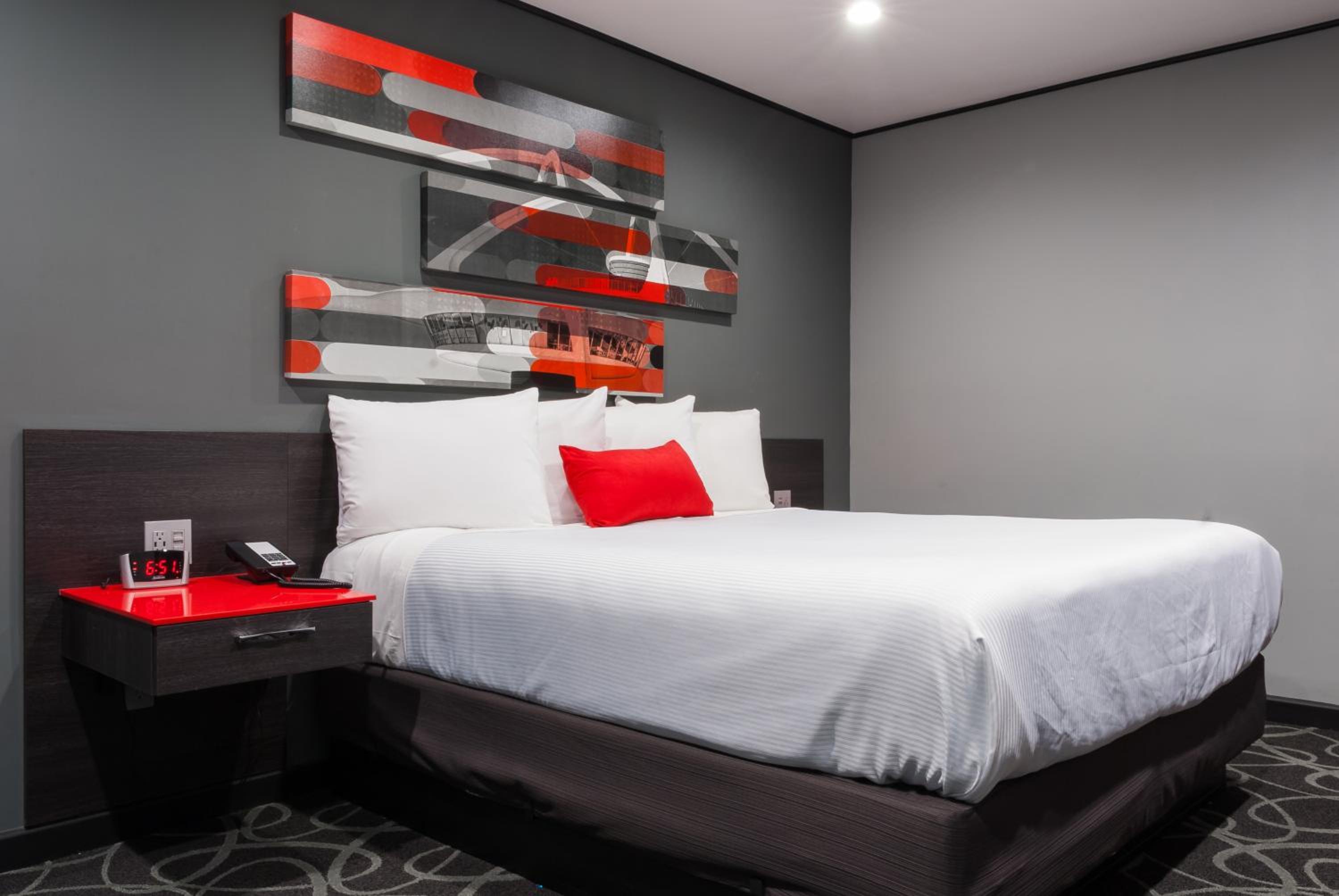 Deluxe King Room photo 1