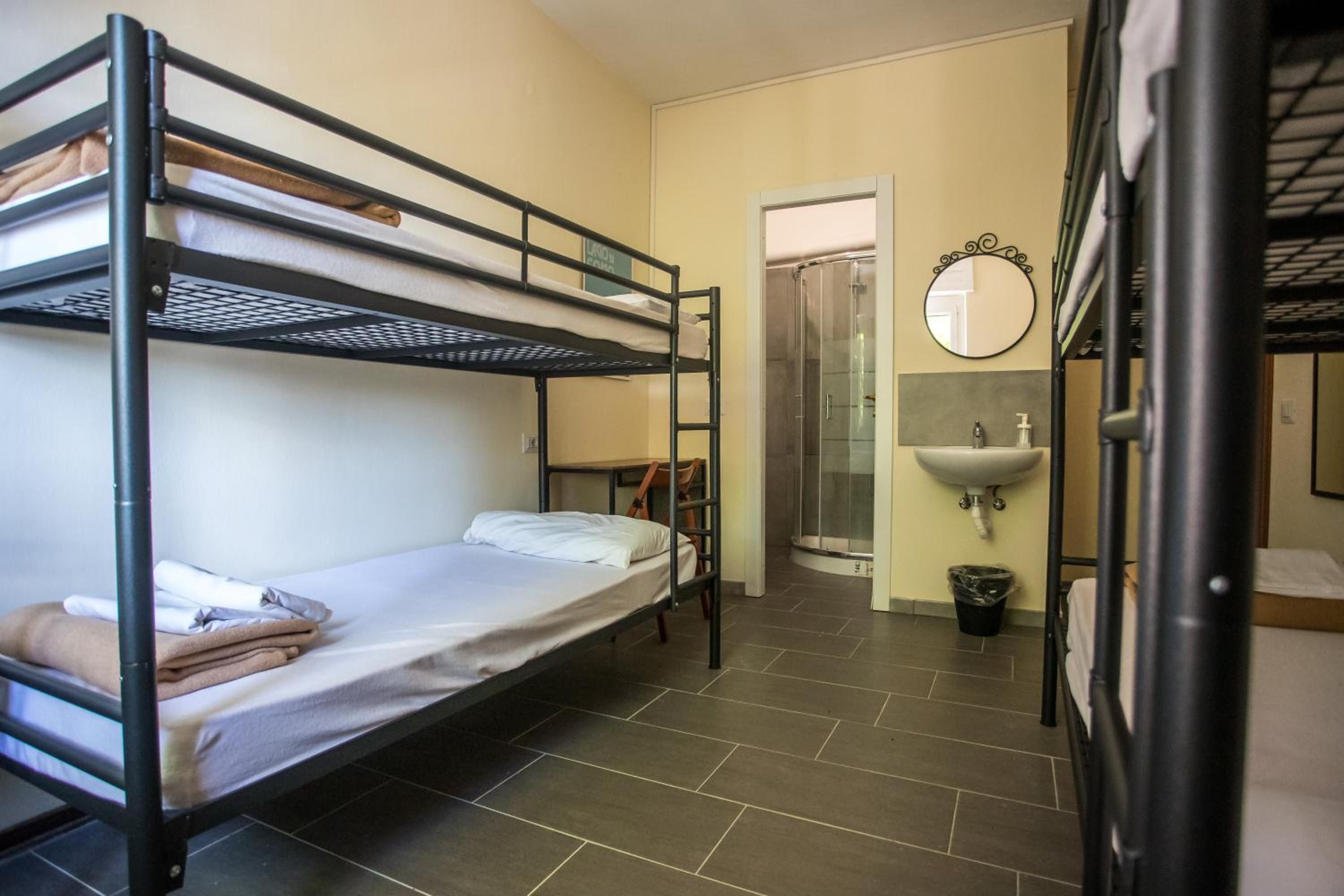 Bed in 4-Bed Mixed Dormitory Room