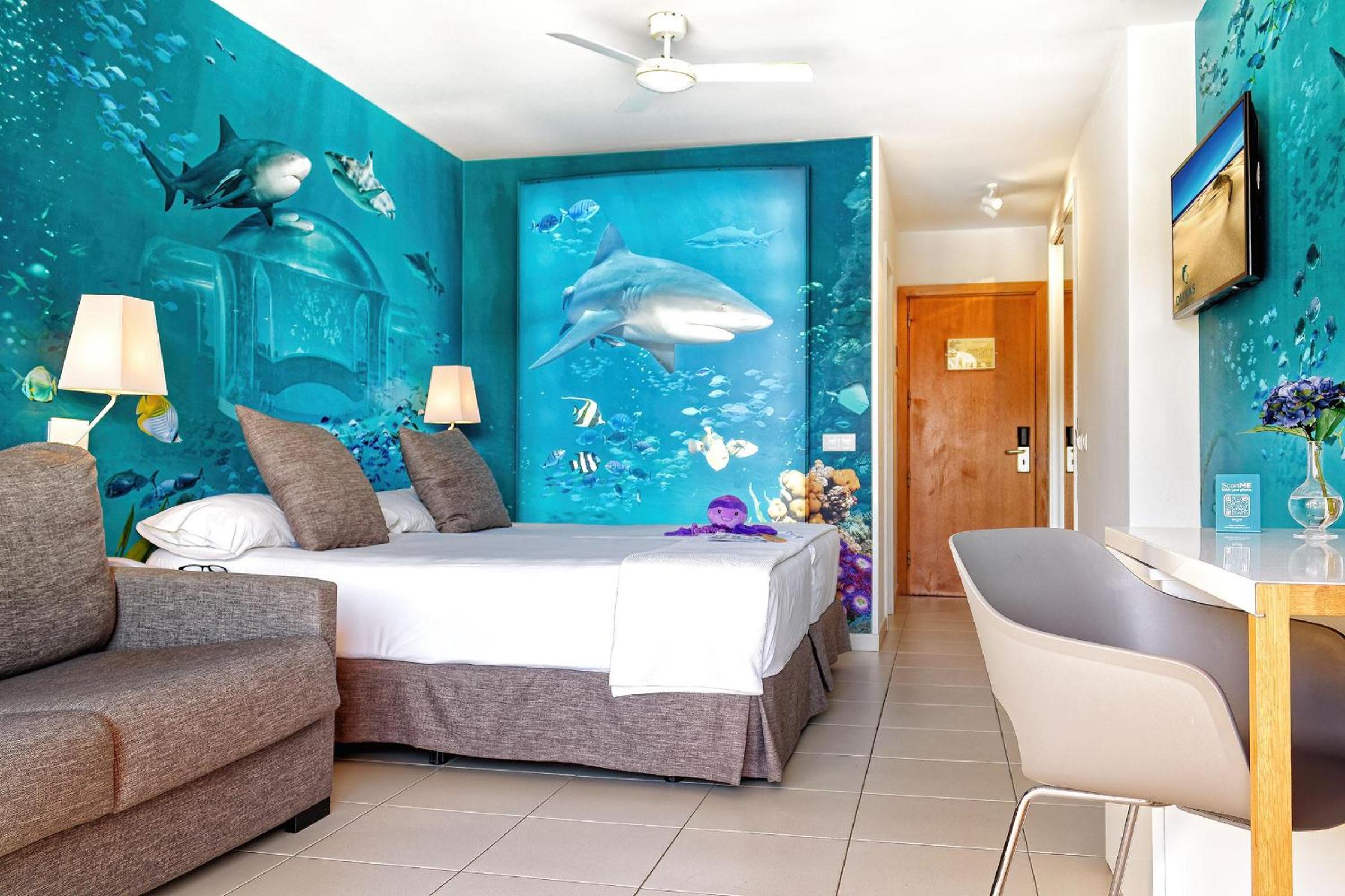 Double room pool view with entrance to Poema del Mar Aquarium    ( 2 Adults + 2 Children)  photo 3