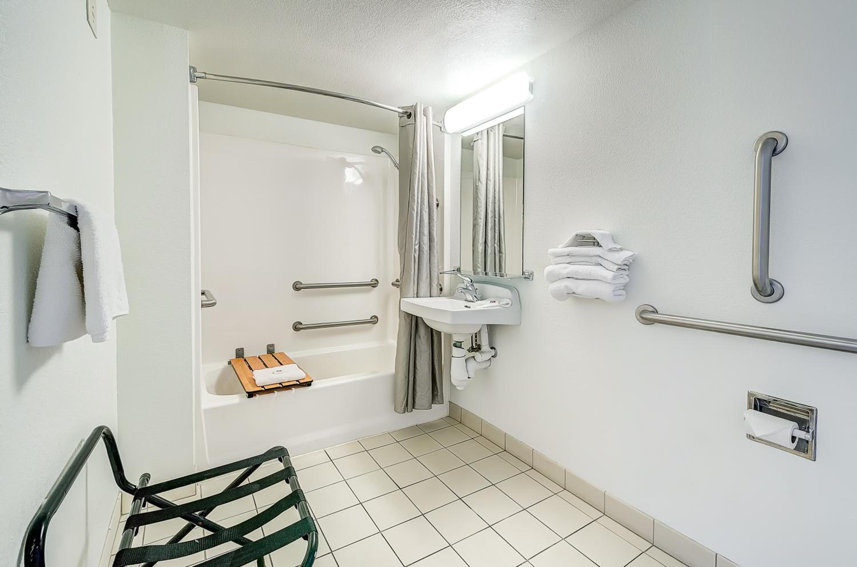 1 Full Bed | Mobility Access Tub, Nsmk photo 1