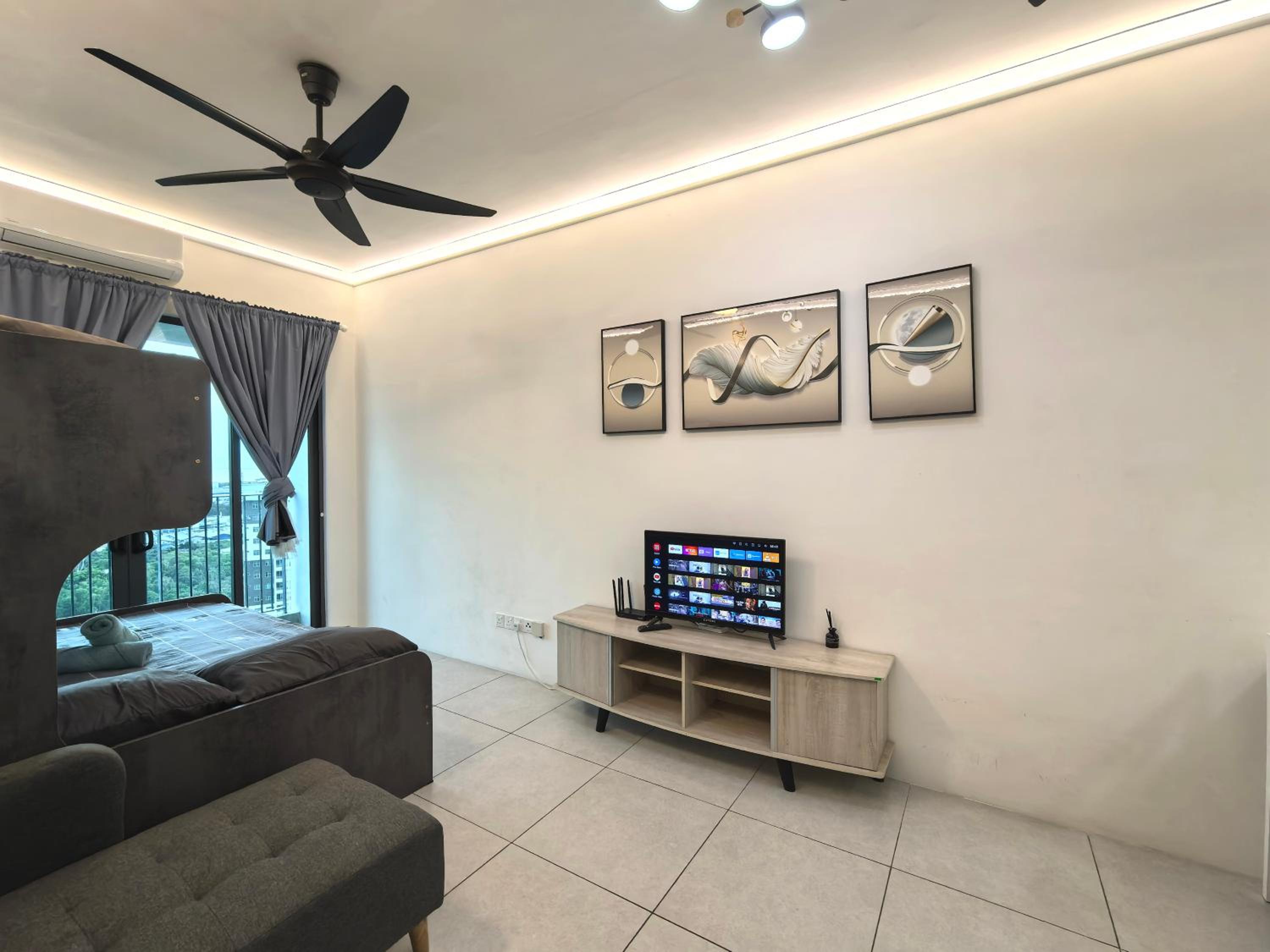 One-Bedroom Apartment with View photo 3