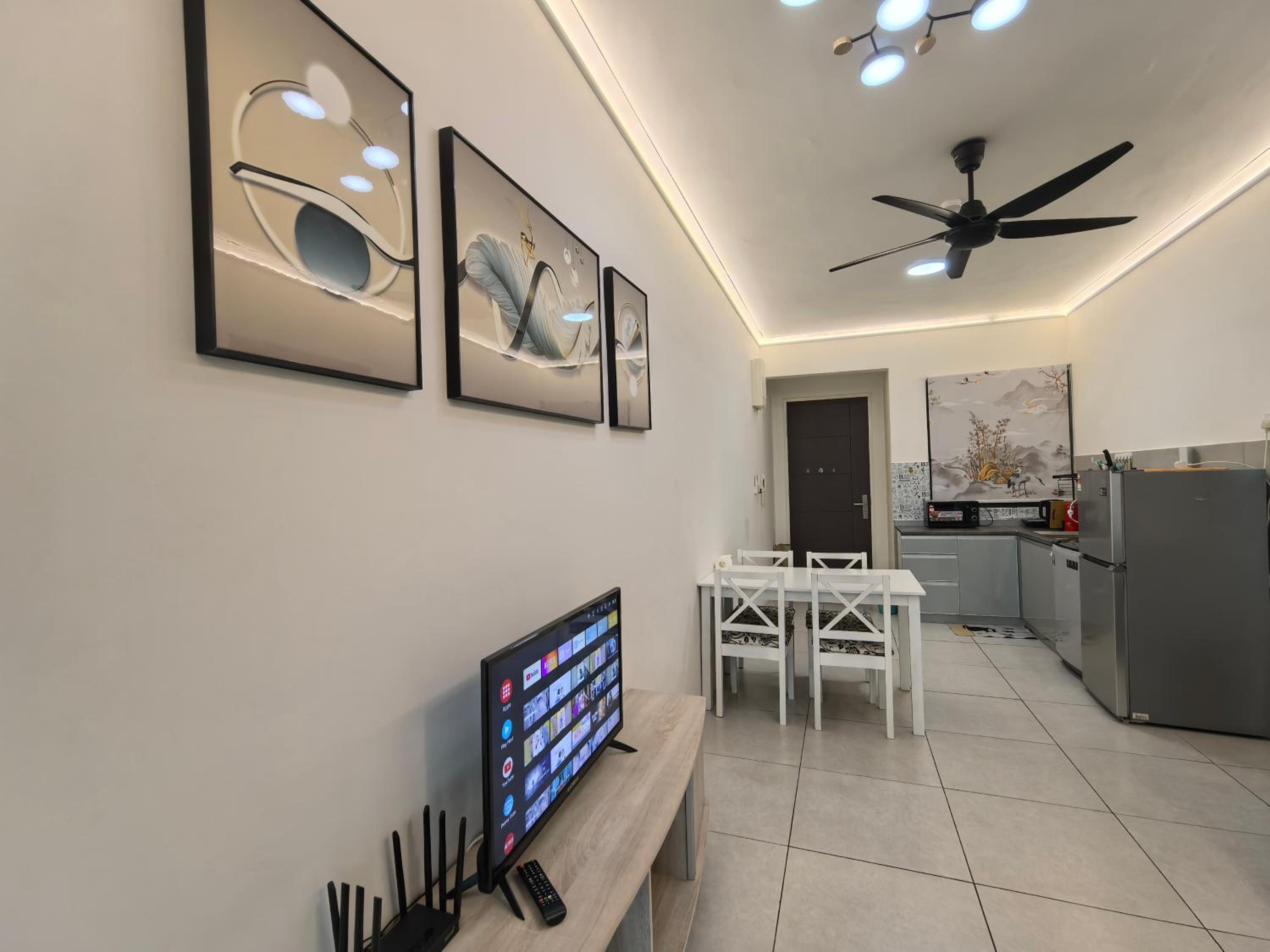One-Bedroom Apartment with View photo 2