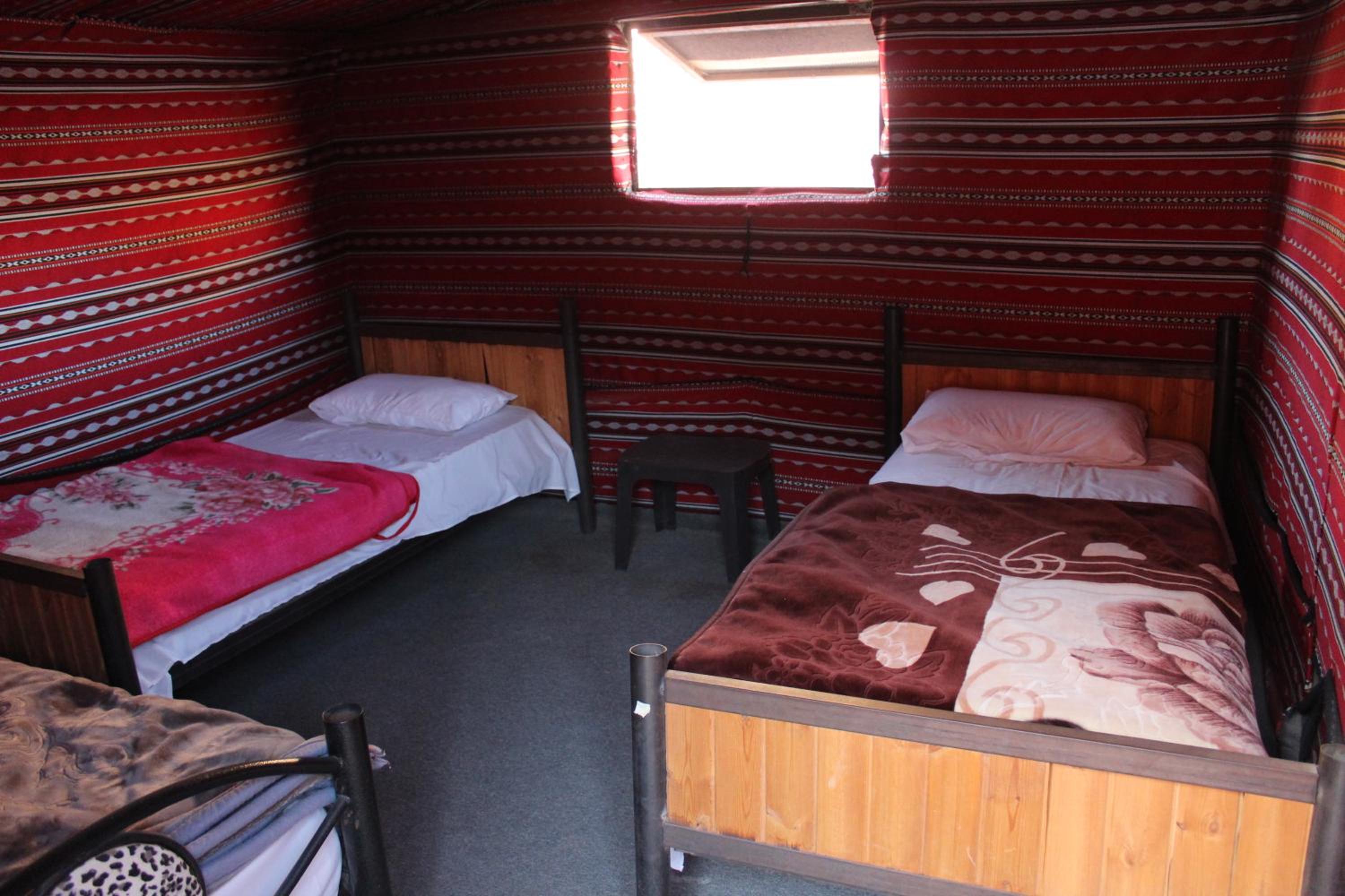 Economy Quadruple Room with Shared Bathroom photo 2