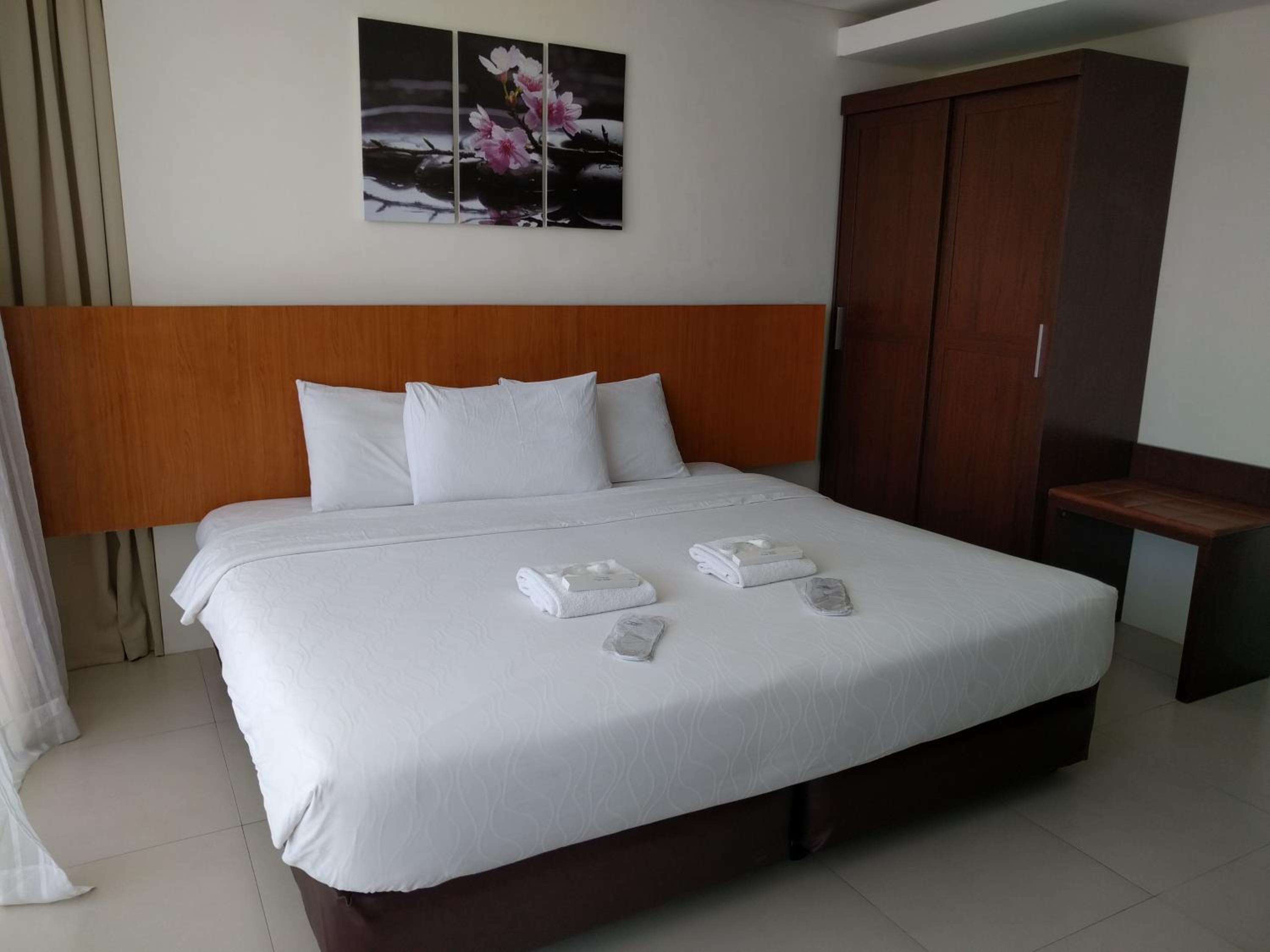 Deluxe Double or Twin Room with Pool View - Photo 4