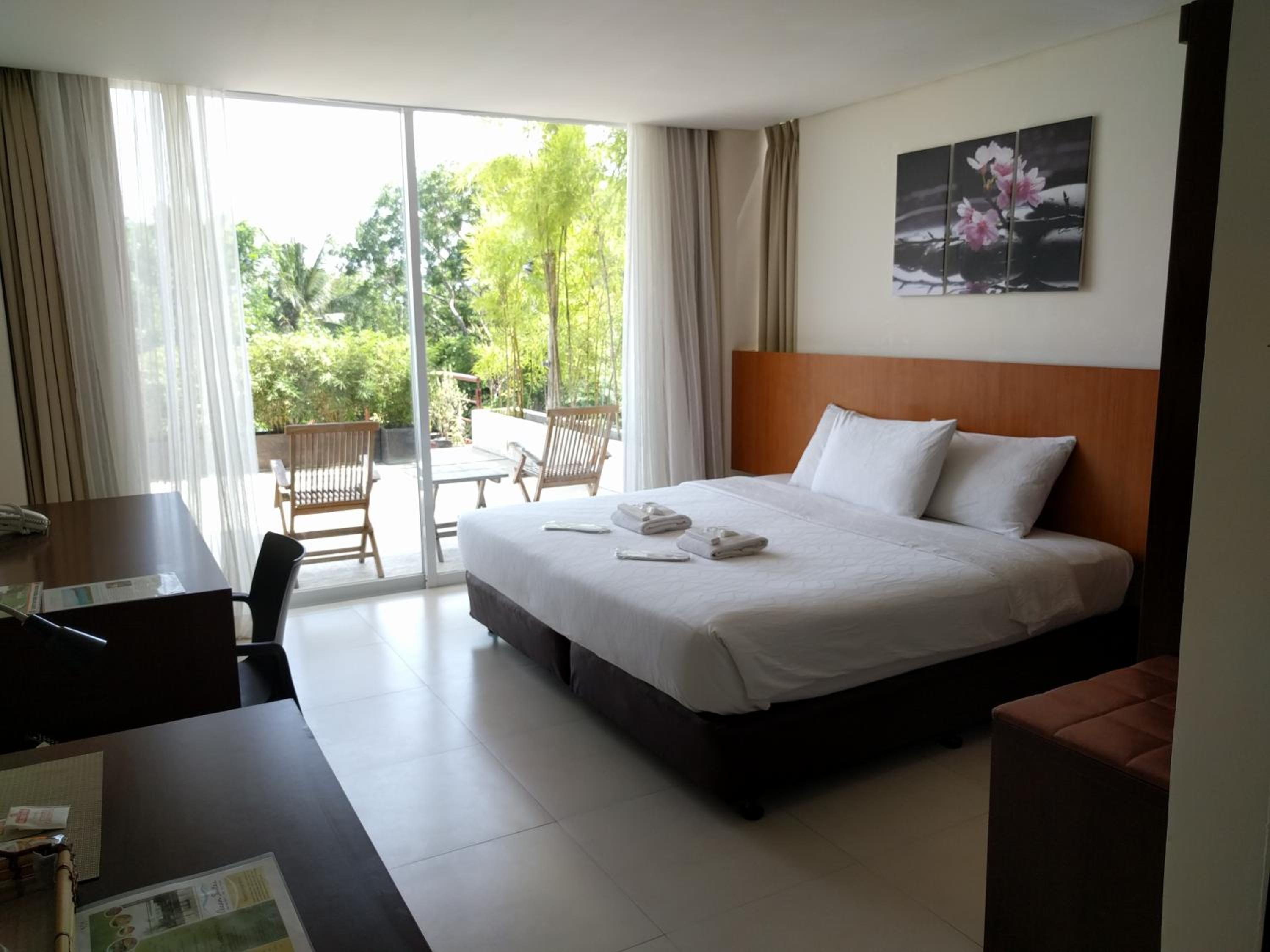 Deluxe Double or Twin Room with Pool View - Photo 2