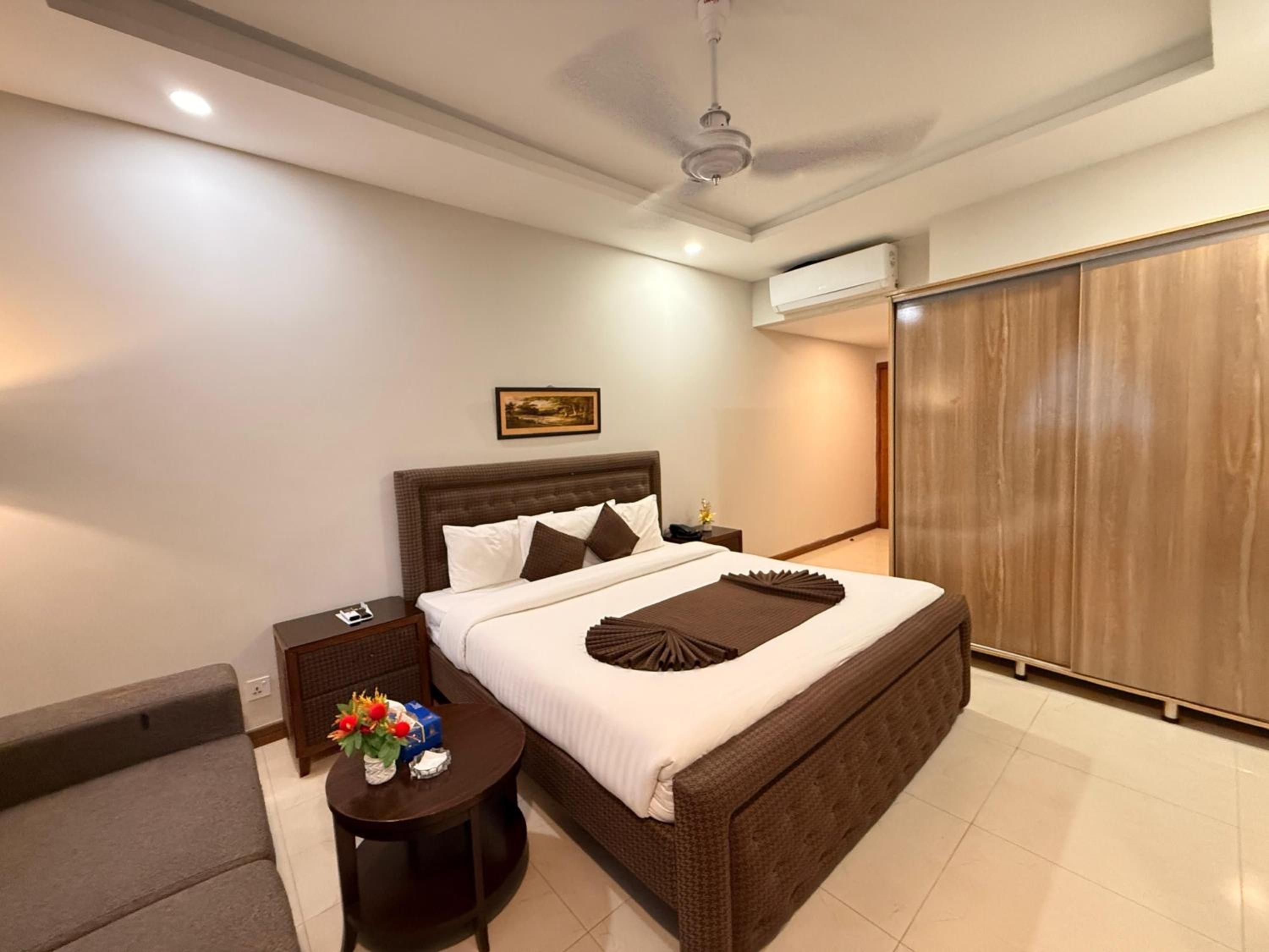 Deluxe King Room