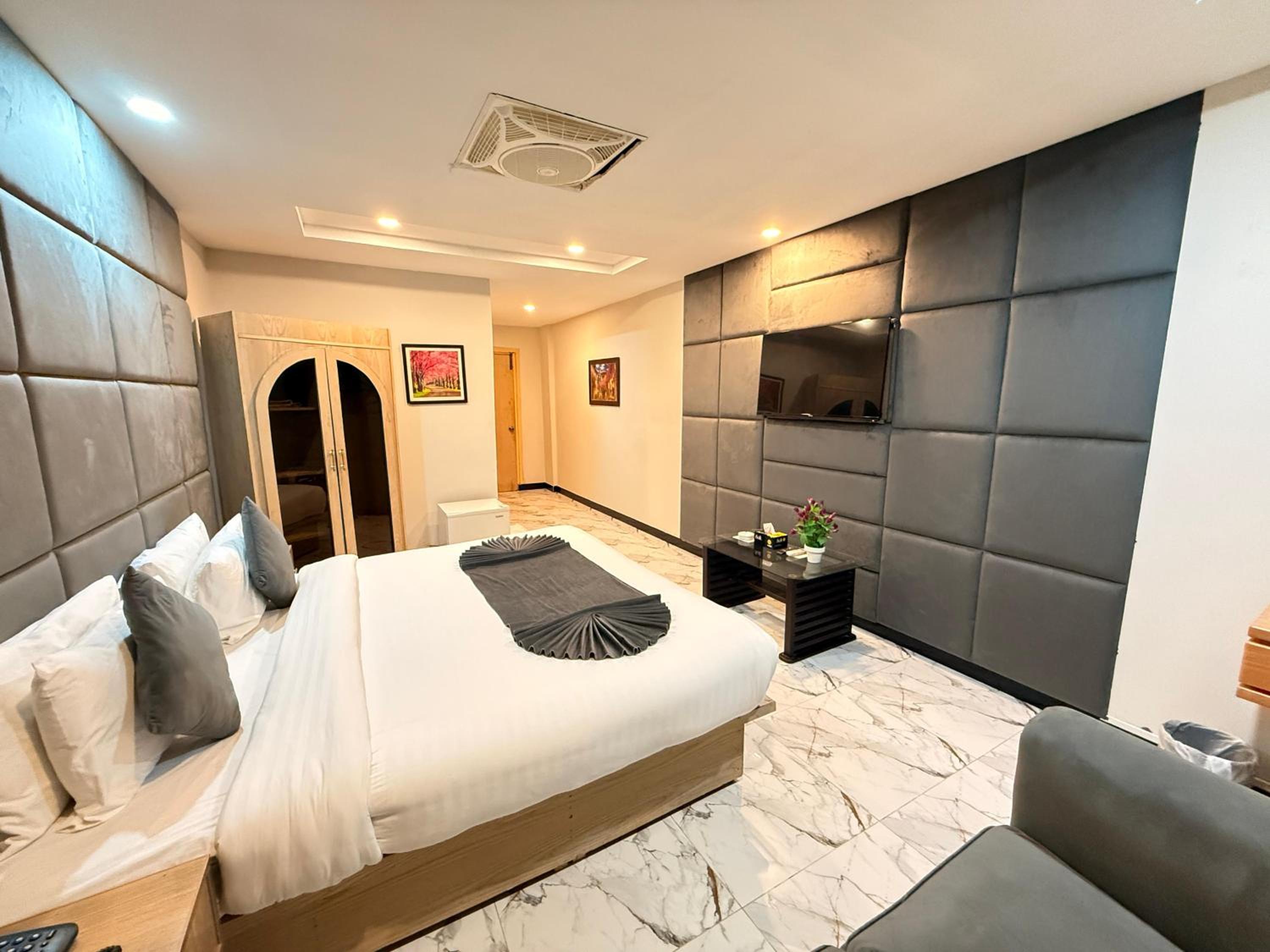 Superior King Room