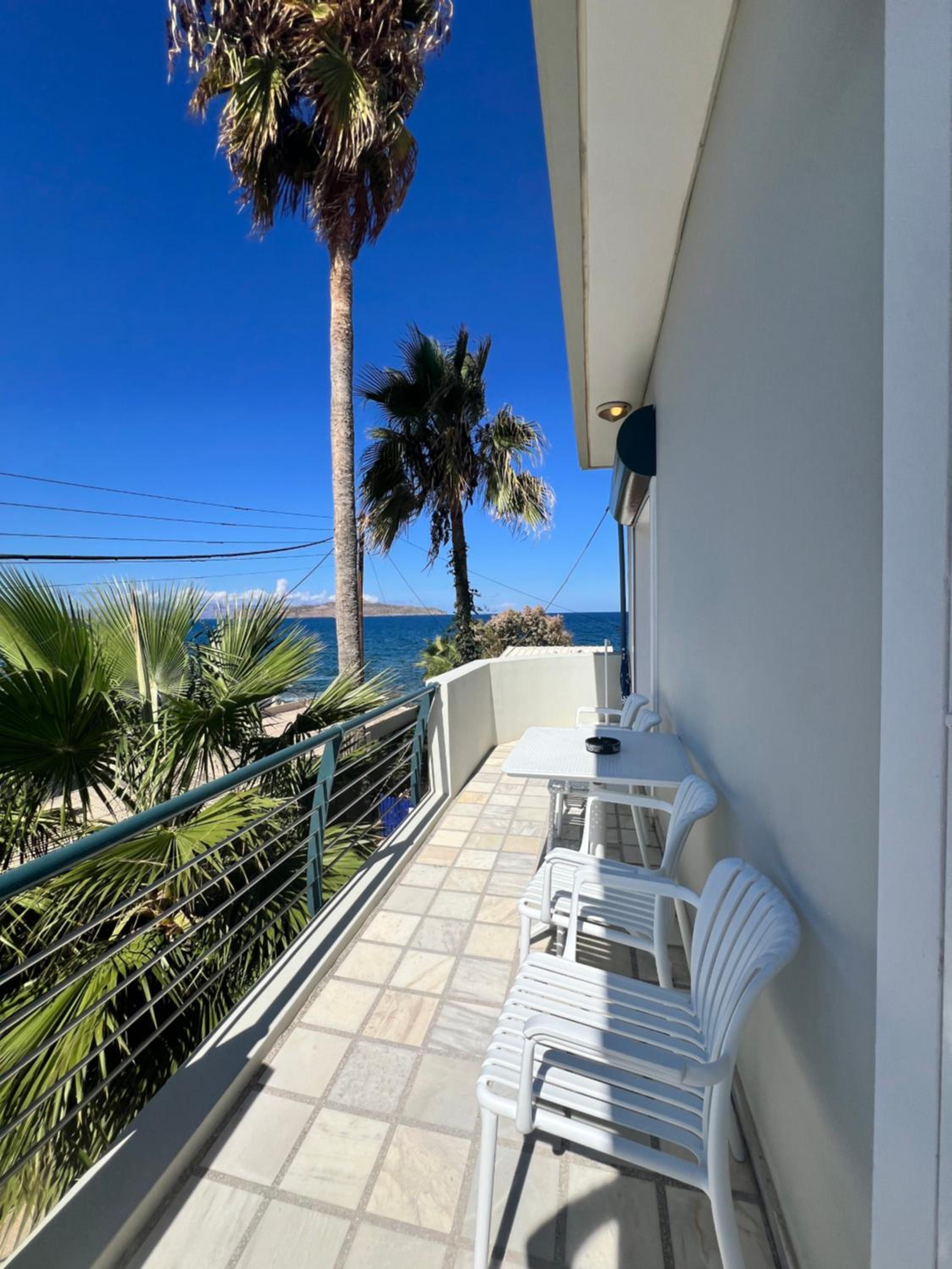 Family Room with Side Sea View photo 3