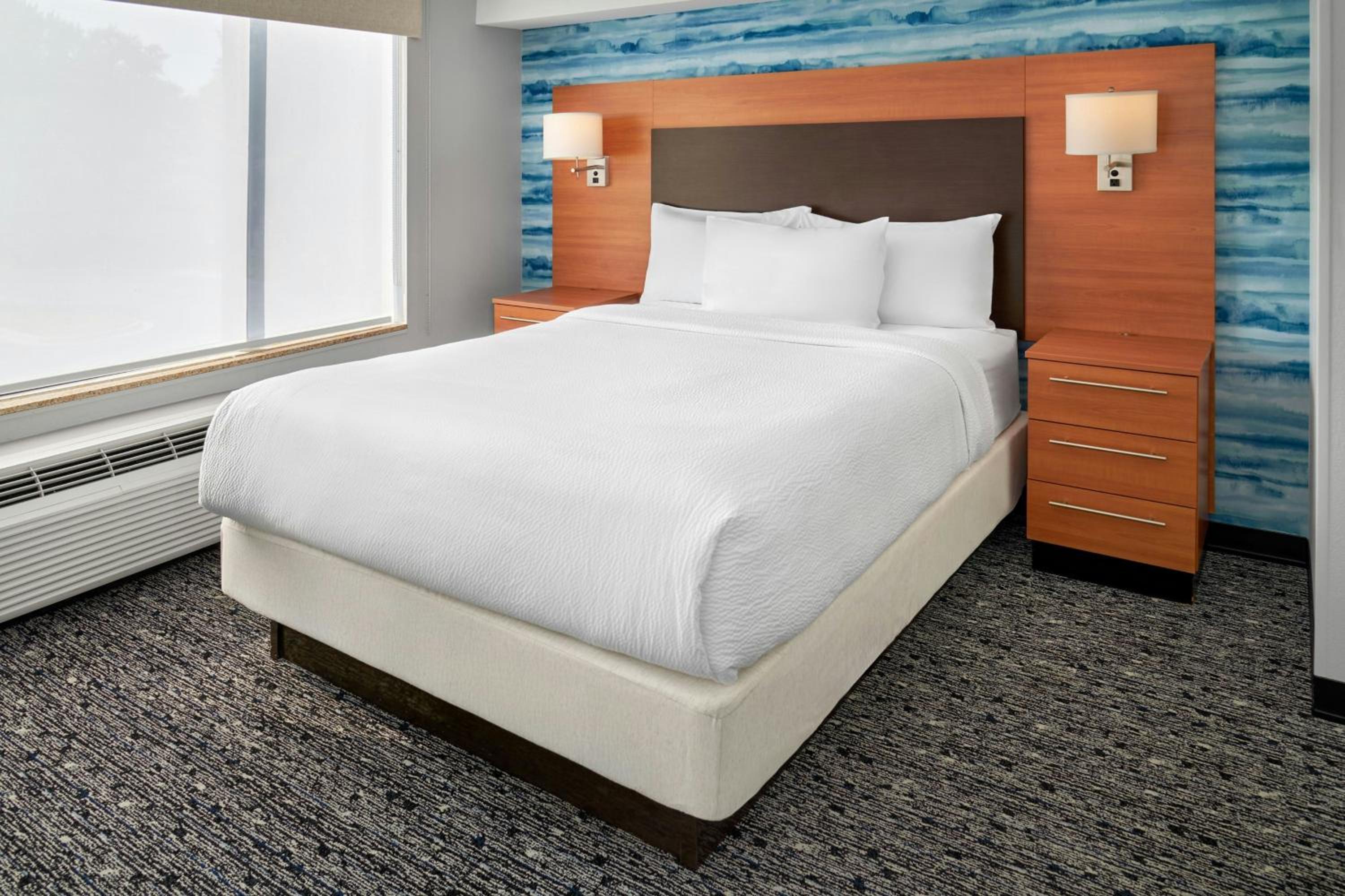 One-Bedroom Queen Suite with Sofa Bed/City View/Tub - Mobility/Hearing Accessible