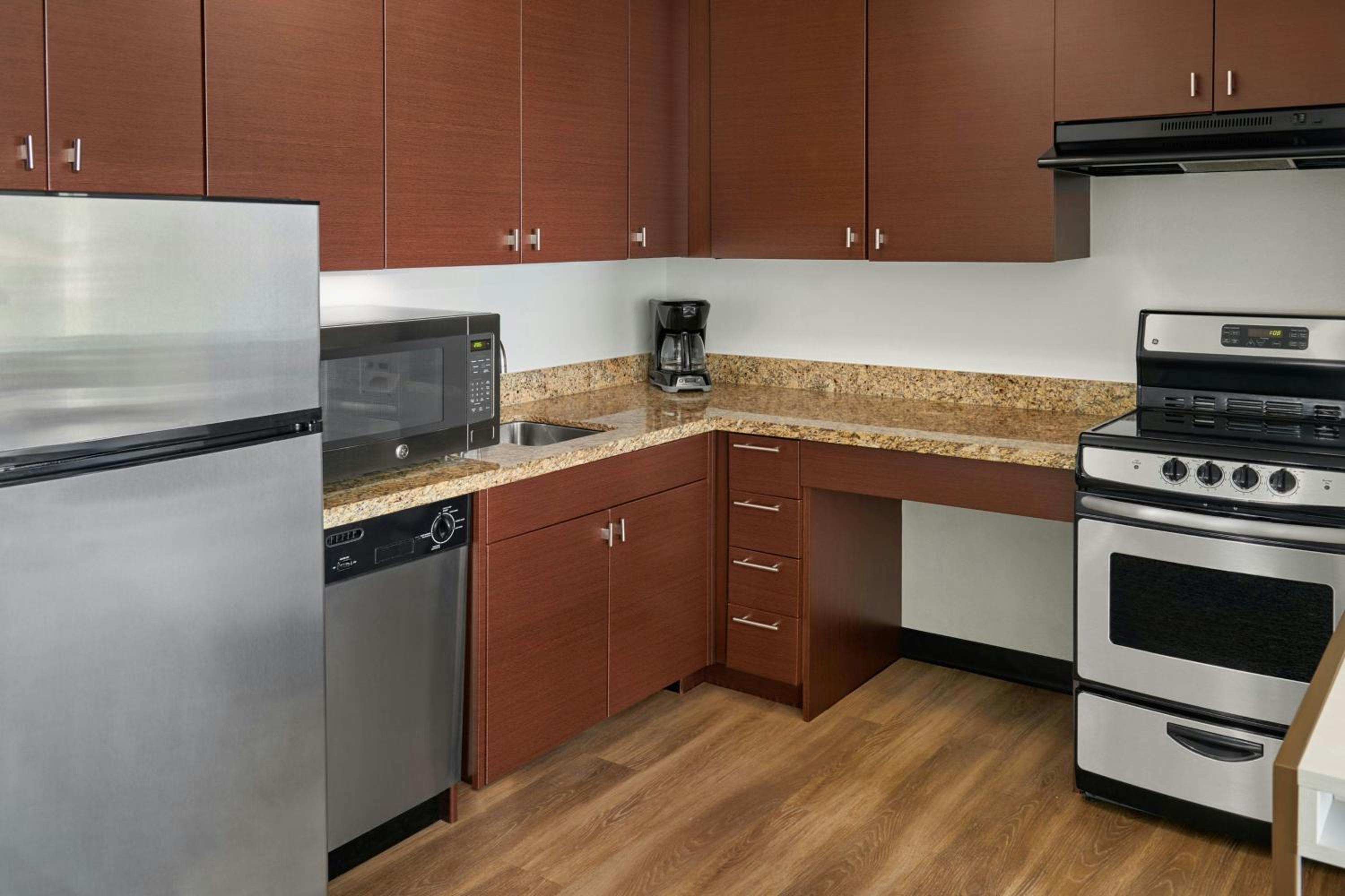 Two-Bedroom Suite with City View and Tub - Mobility/Hearing Accessible photo 3