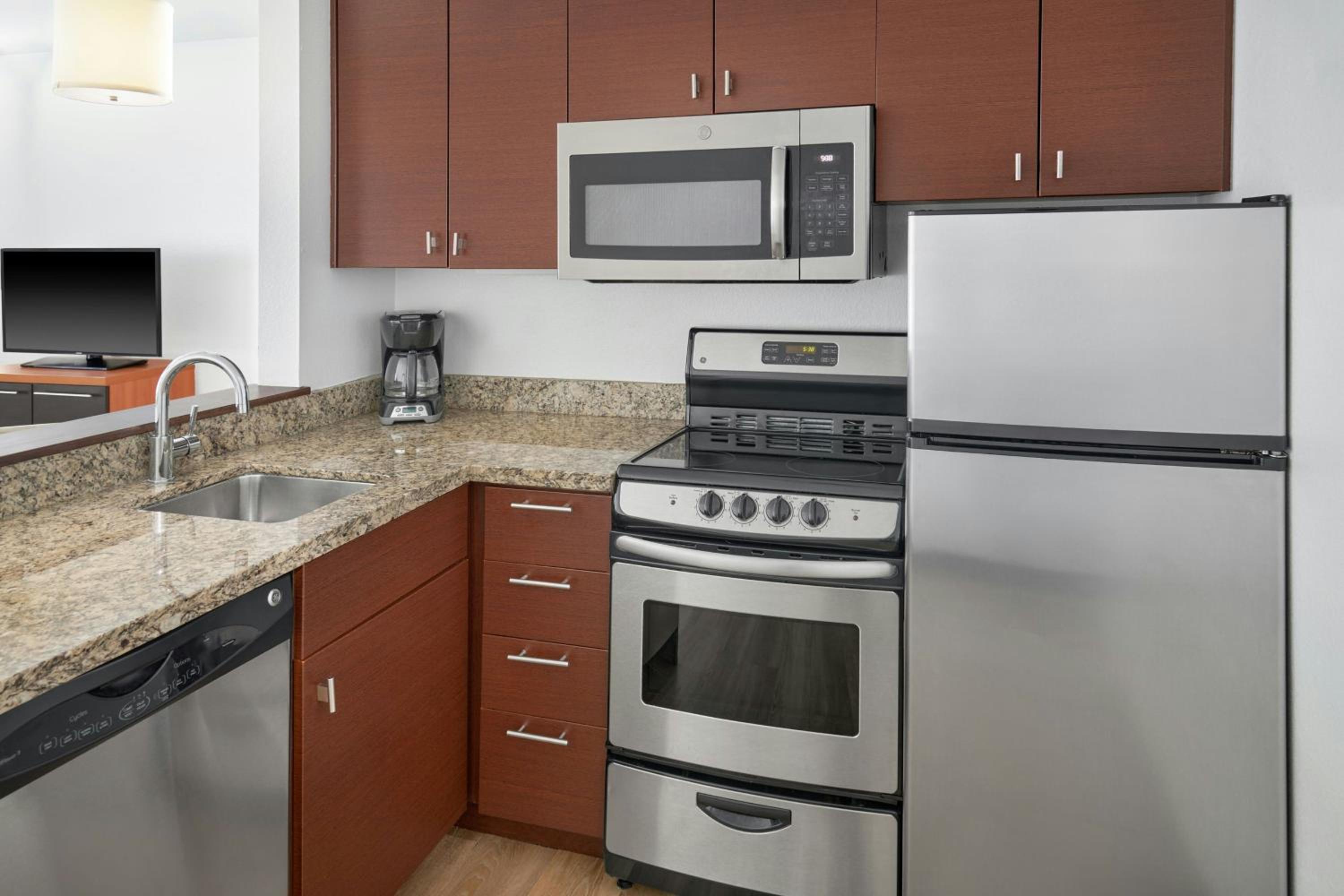 Two-Bedroom Suite with City View and Tub - Mobility/Hearing Accessible photo 2