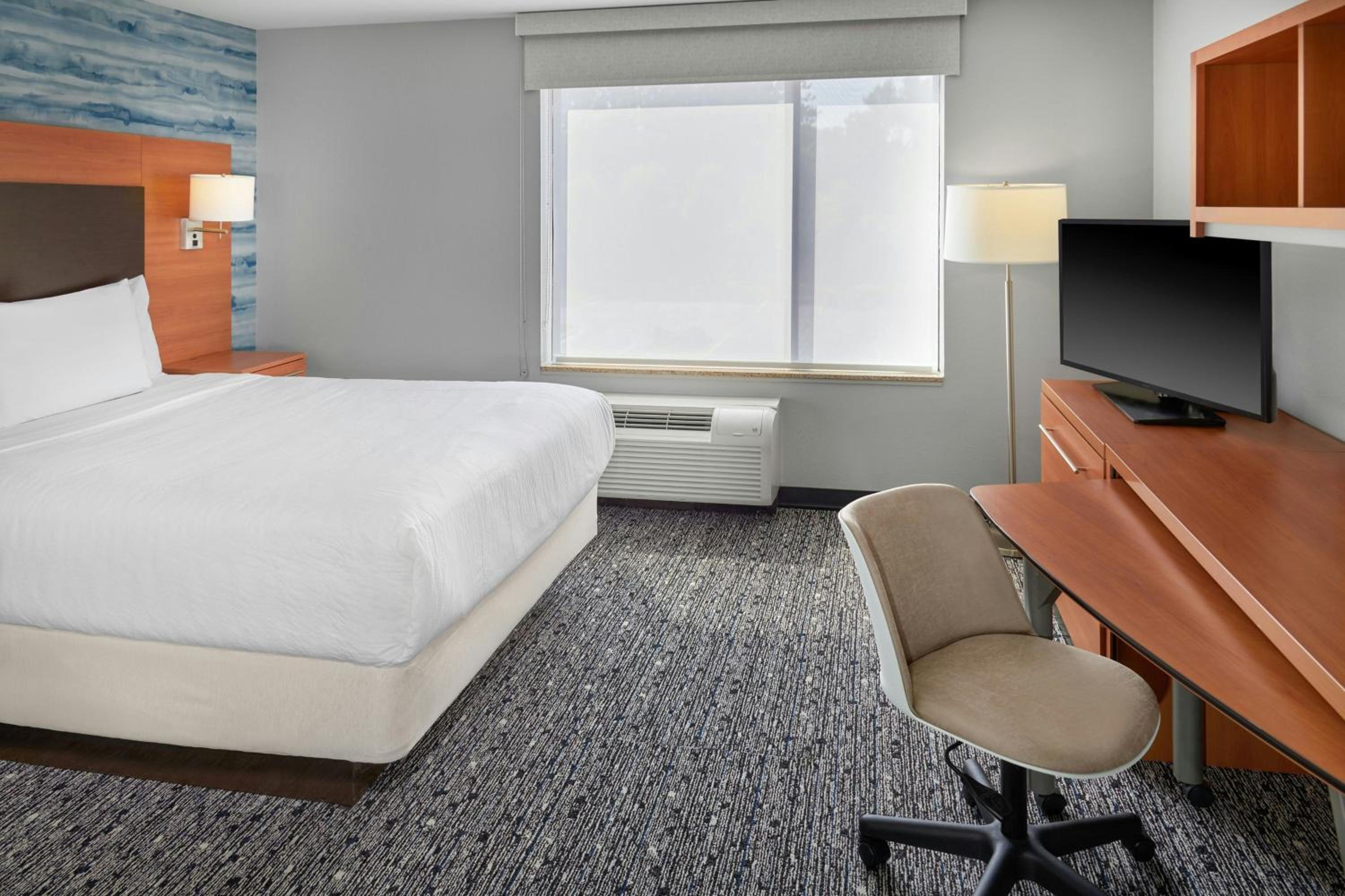 King Studio with Sofa Bed - Hearing Accessible