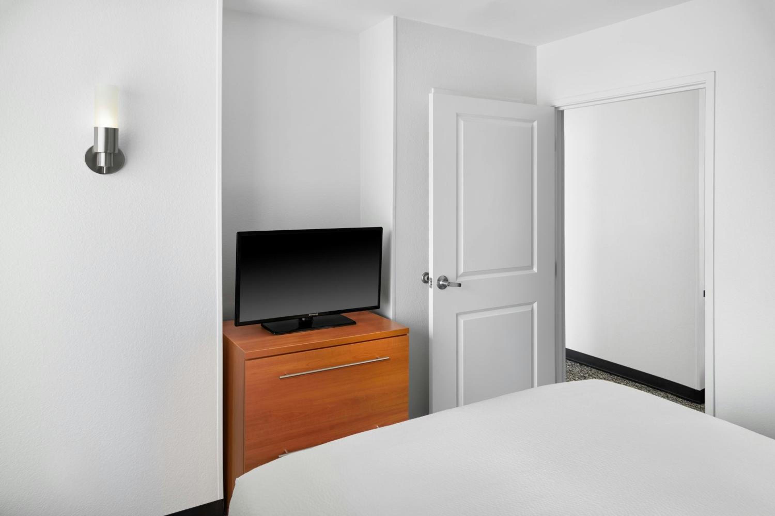 Two-Bedroom Suite with City View and Tub - Mobility/Hearing Accessible