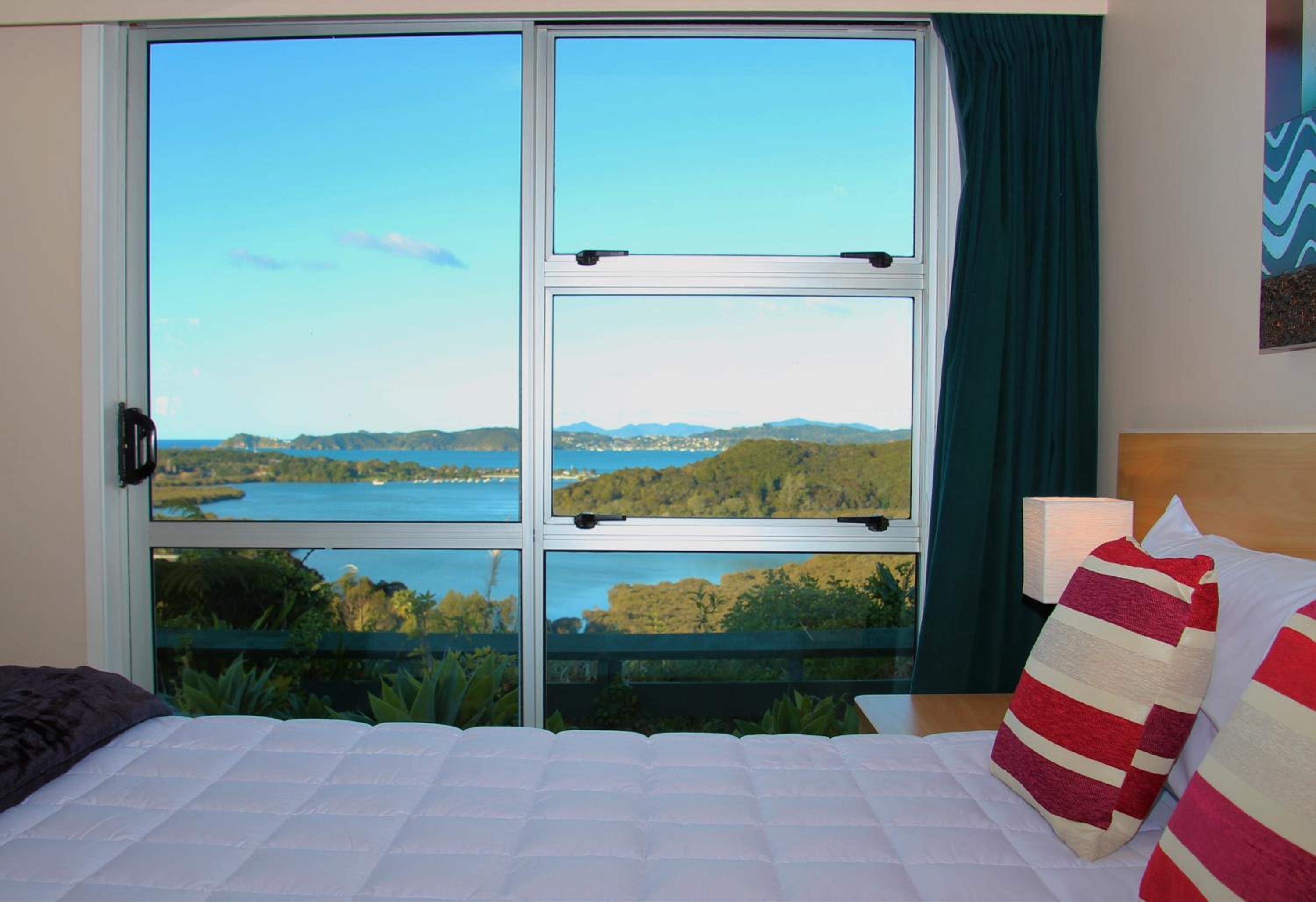 Queen Studio with Ocean Views - Photo 4
