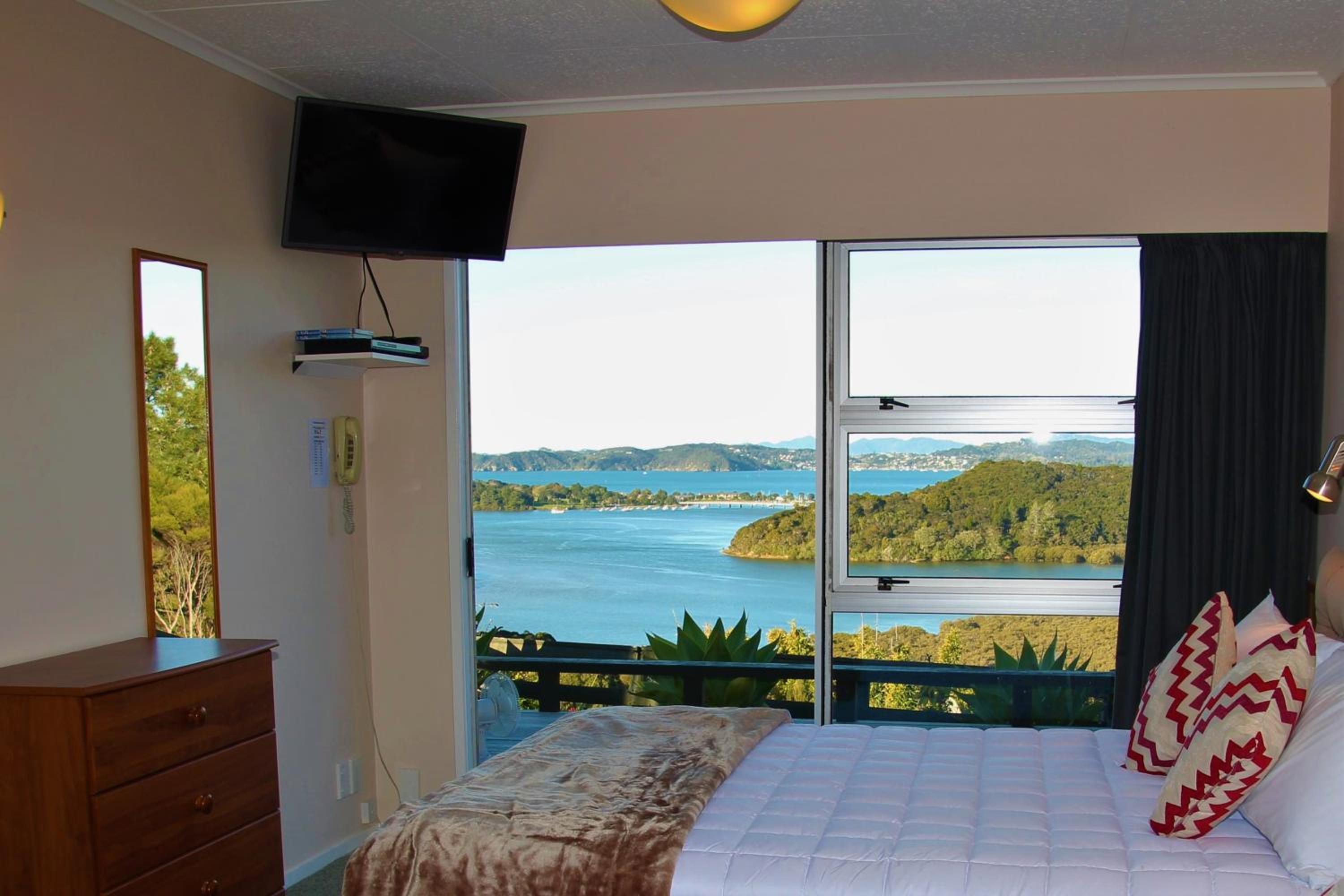 Queen Studio with Ocean Views - Photo 7