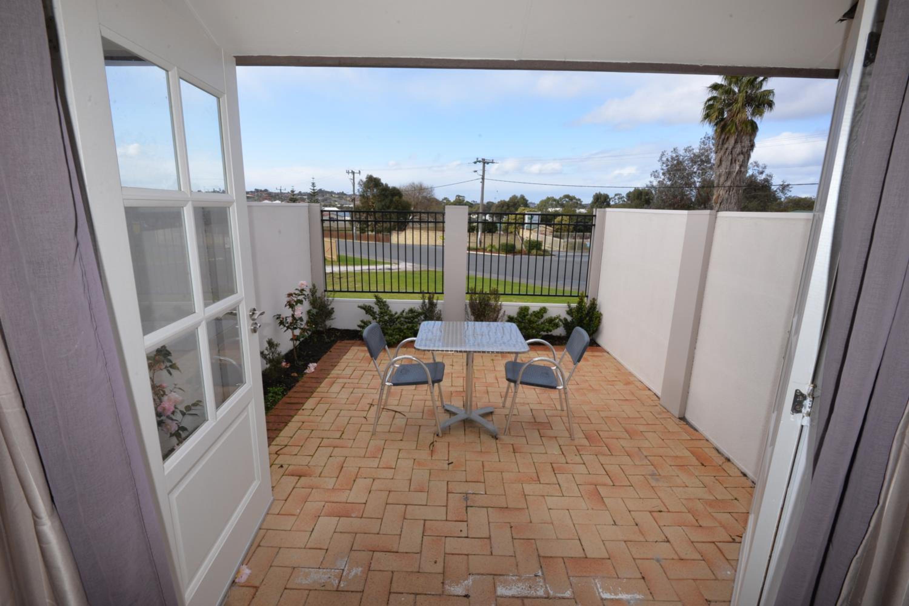 Family Room with Courtyard - Photo 5