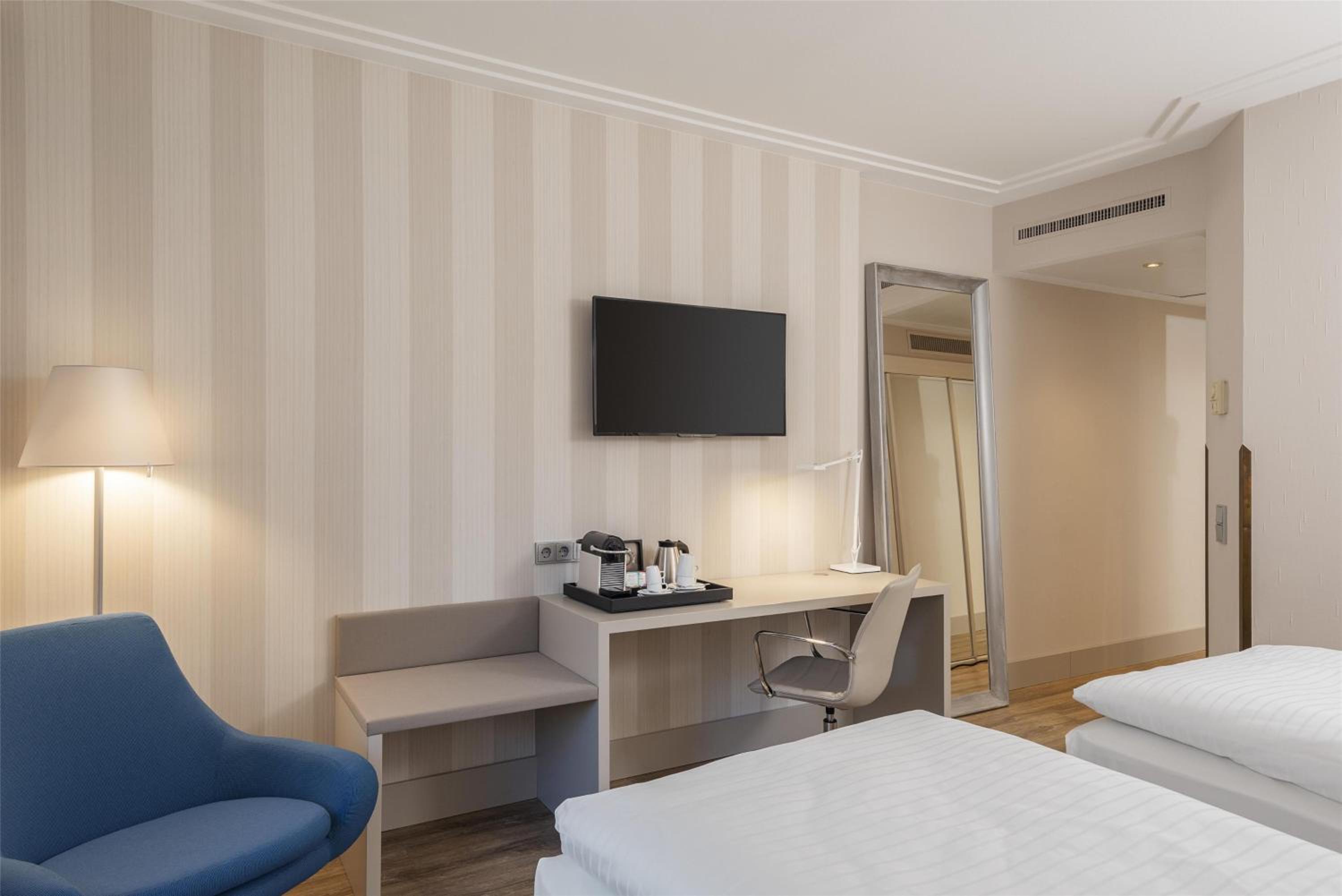 Premium Double or Twin Room with Extra Bed - Photo 7