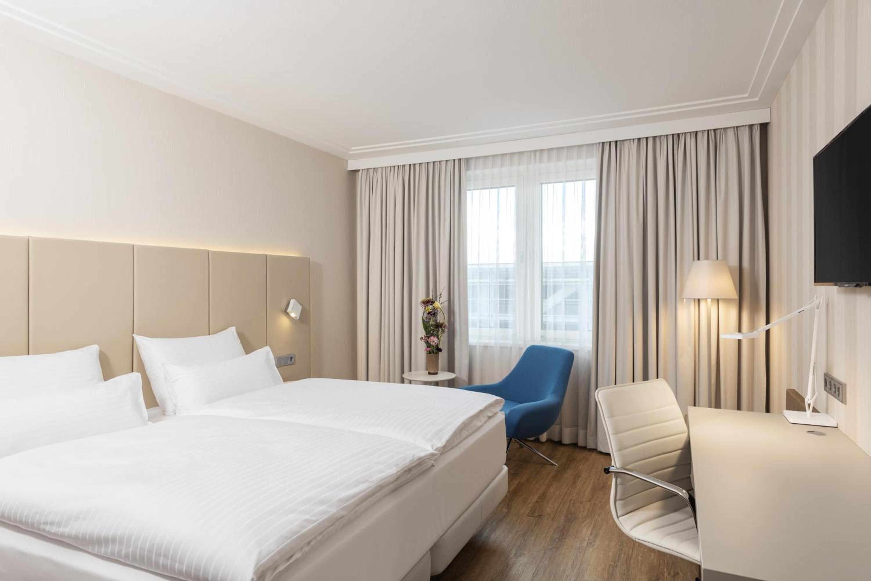 Premium Double or Twin Room with Extra Bed - Photo 8