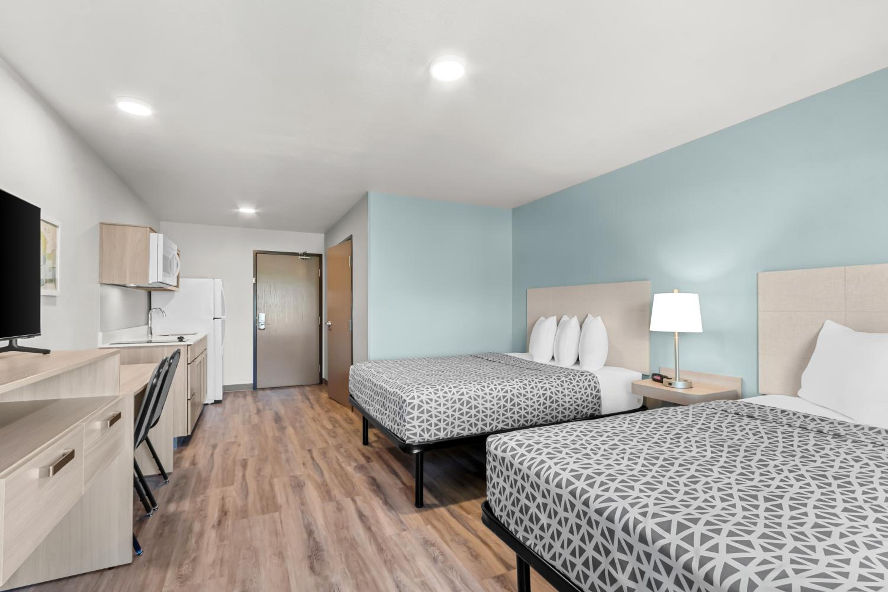Queen Suite with Two Queen Beds - Non Smoking