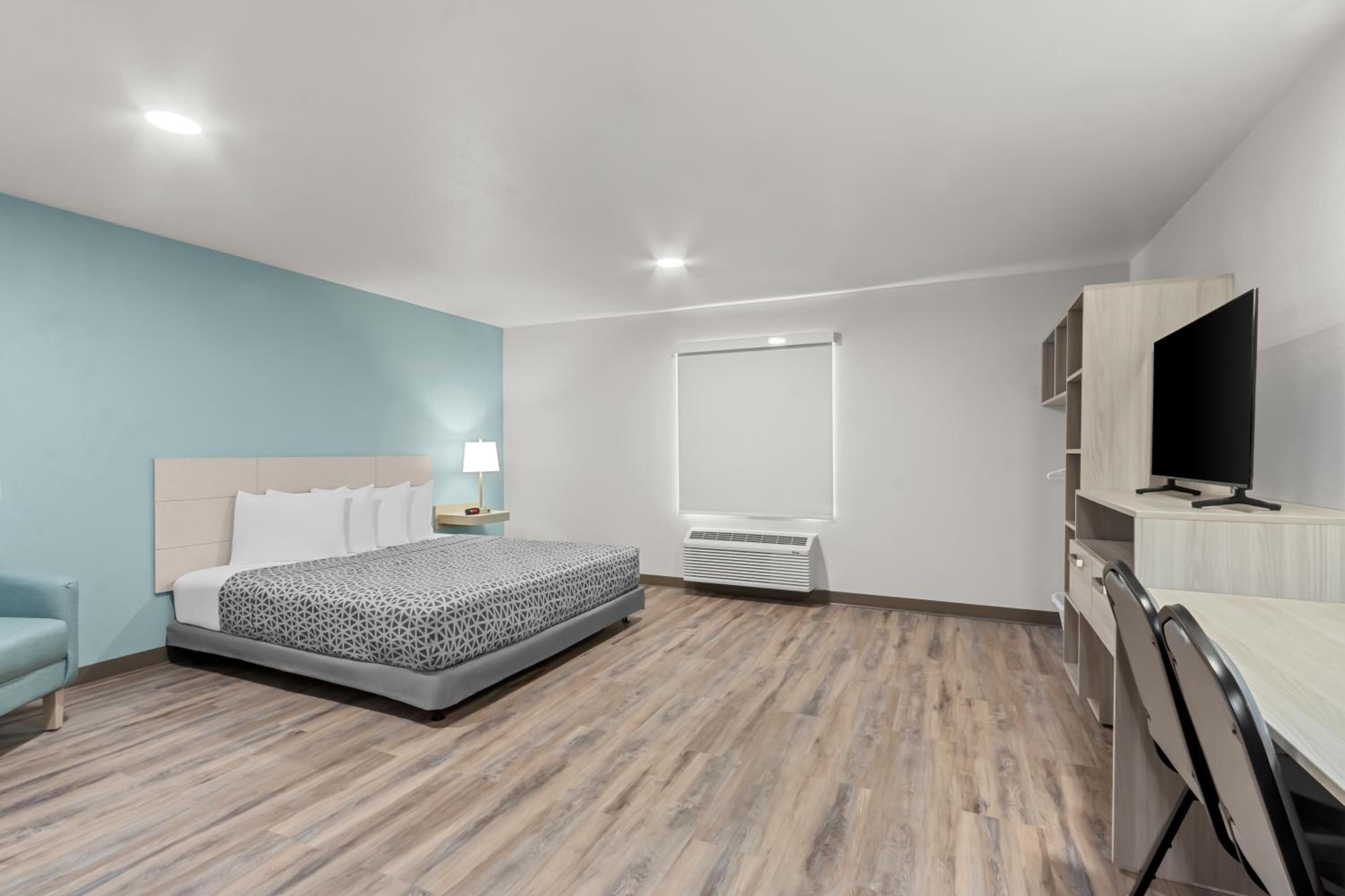 King Suite with Sofa - Disability Access/Non Smoking