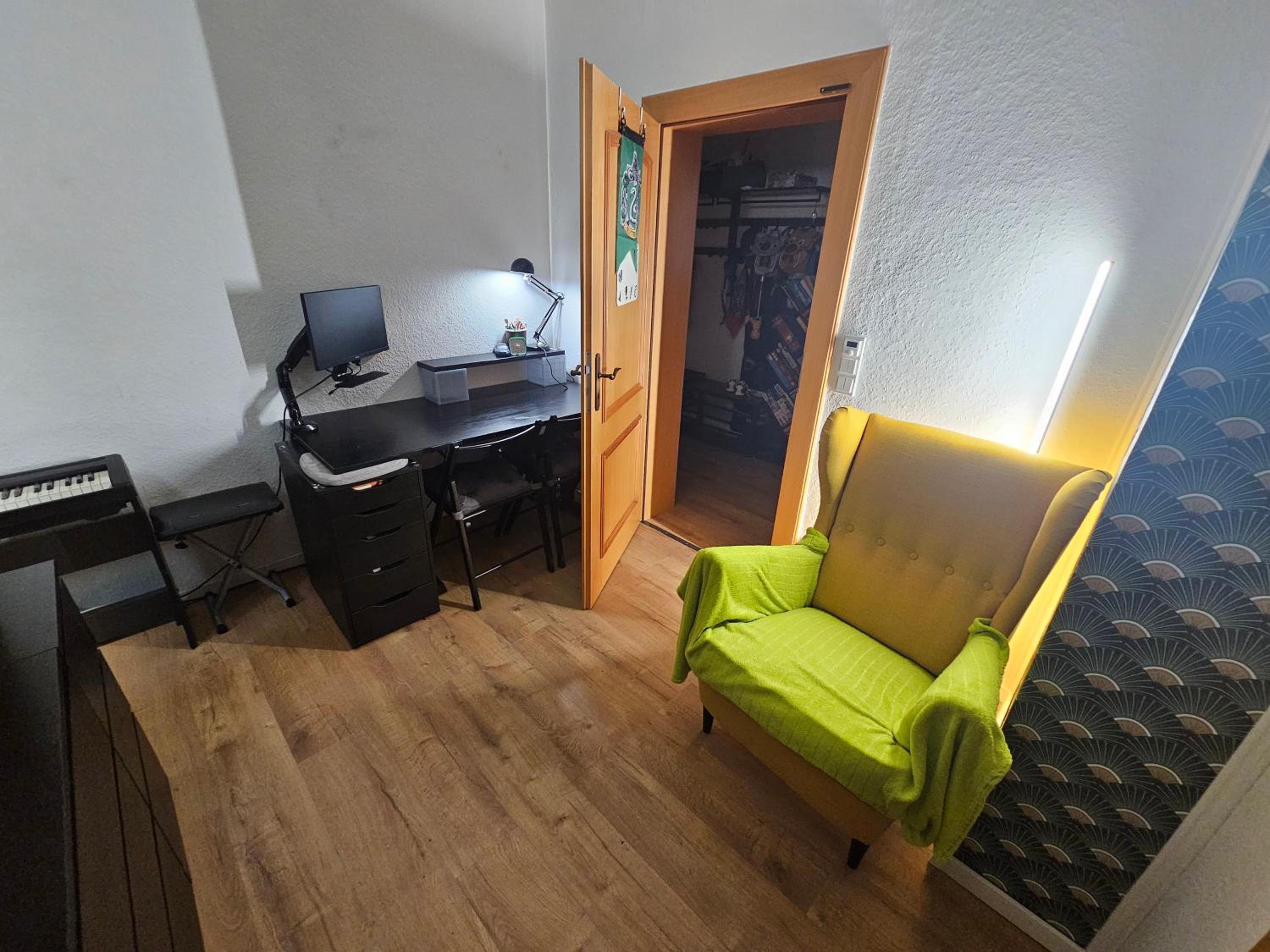 Double or Twin Room with Shared Bathroom photo 1