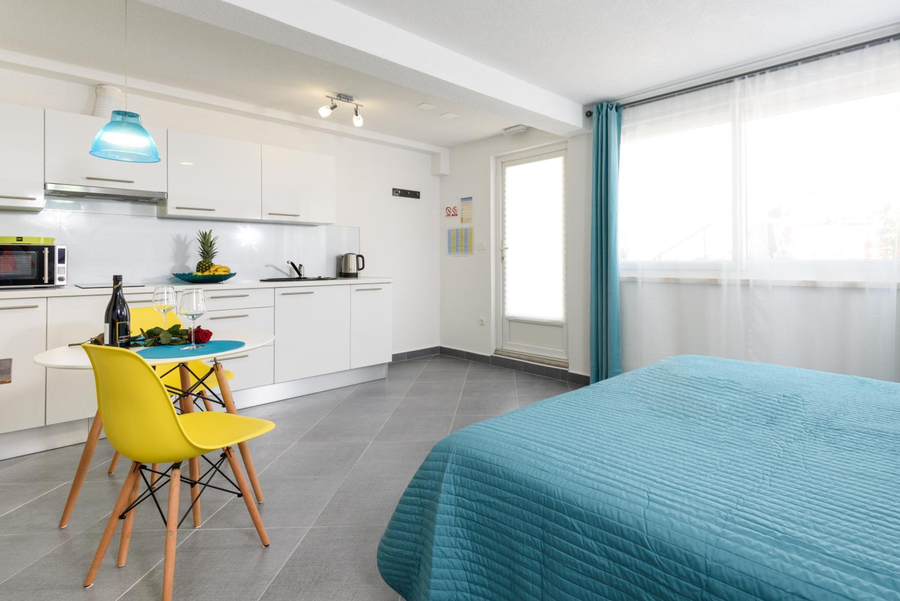 Studio Apartment with Sea View - Photo 1