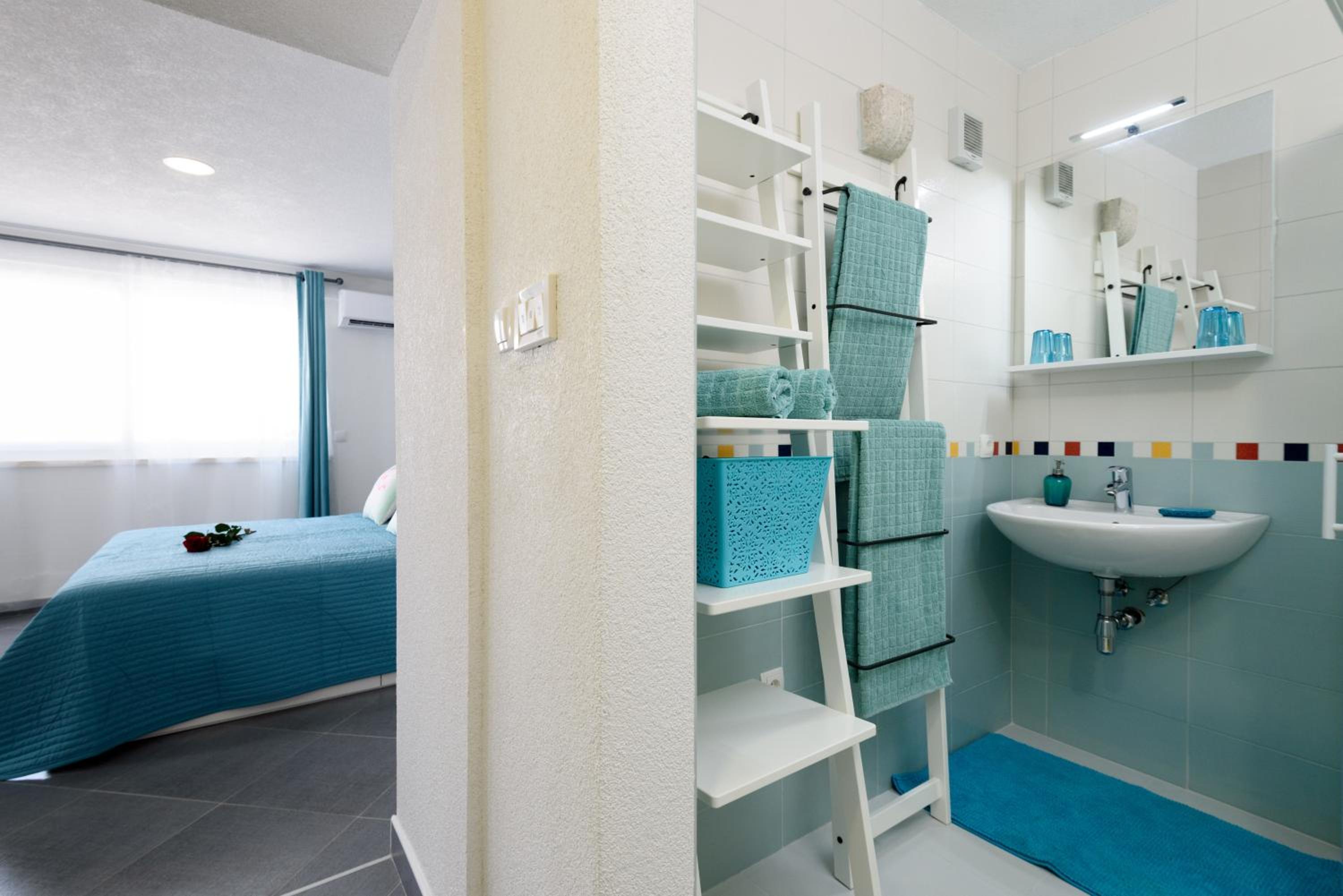 Studio Apartment with Sea View - Photo 19