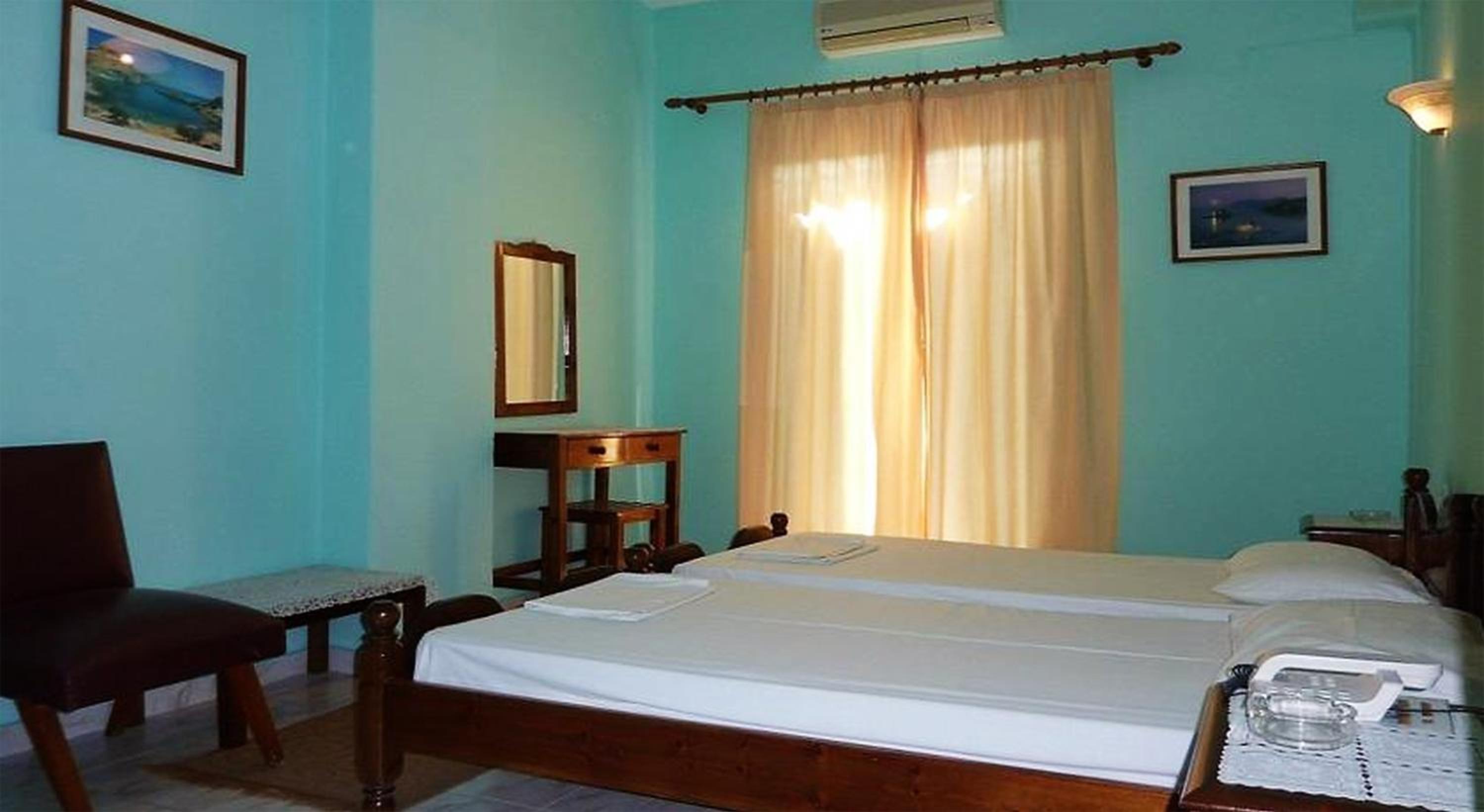 Twin Room - Photo 2
