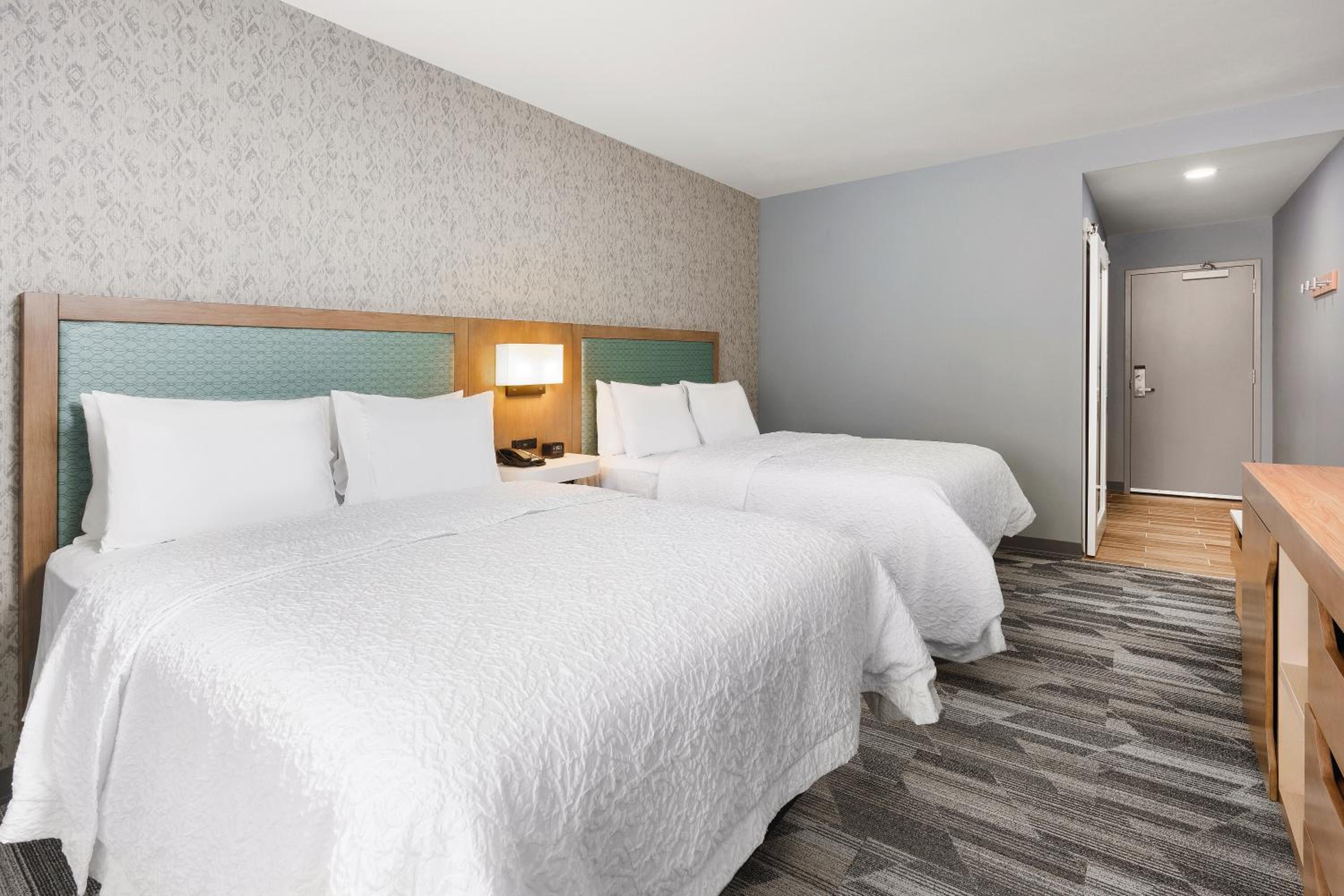 Queen Room with Two Queen Beds - Hearing Access/Non-Smoking - Photo 3