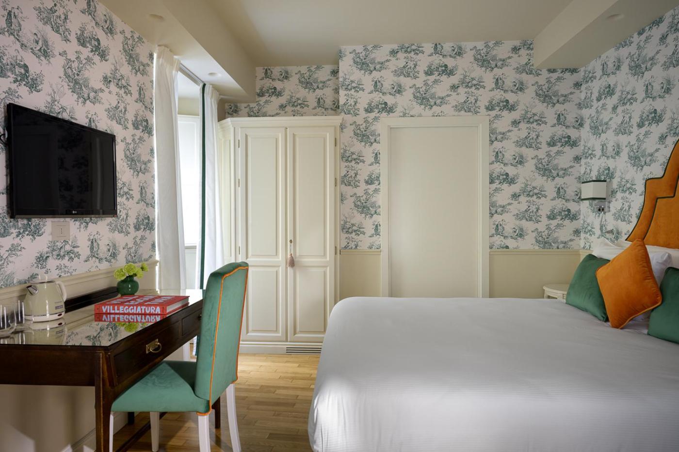 Standard King Room photo 2