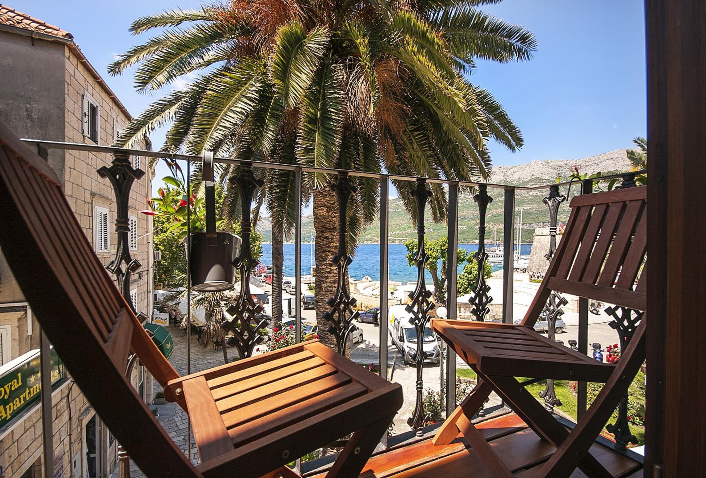 Double Room with Balcony and Sea View - Photo 21