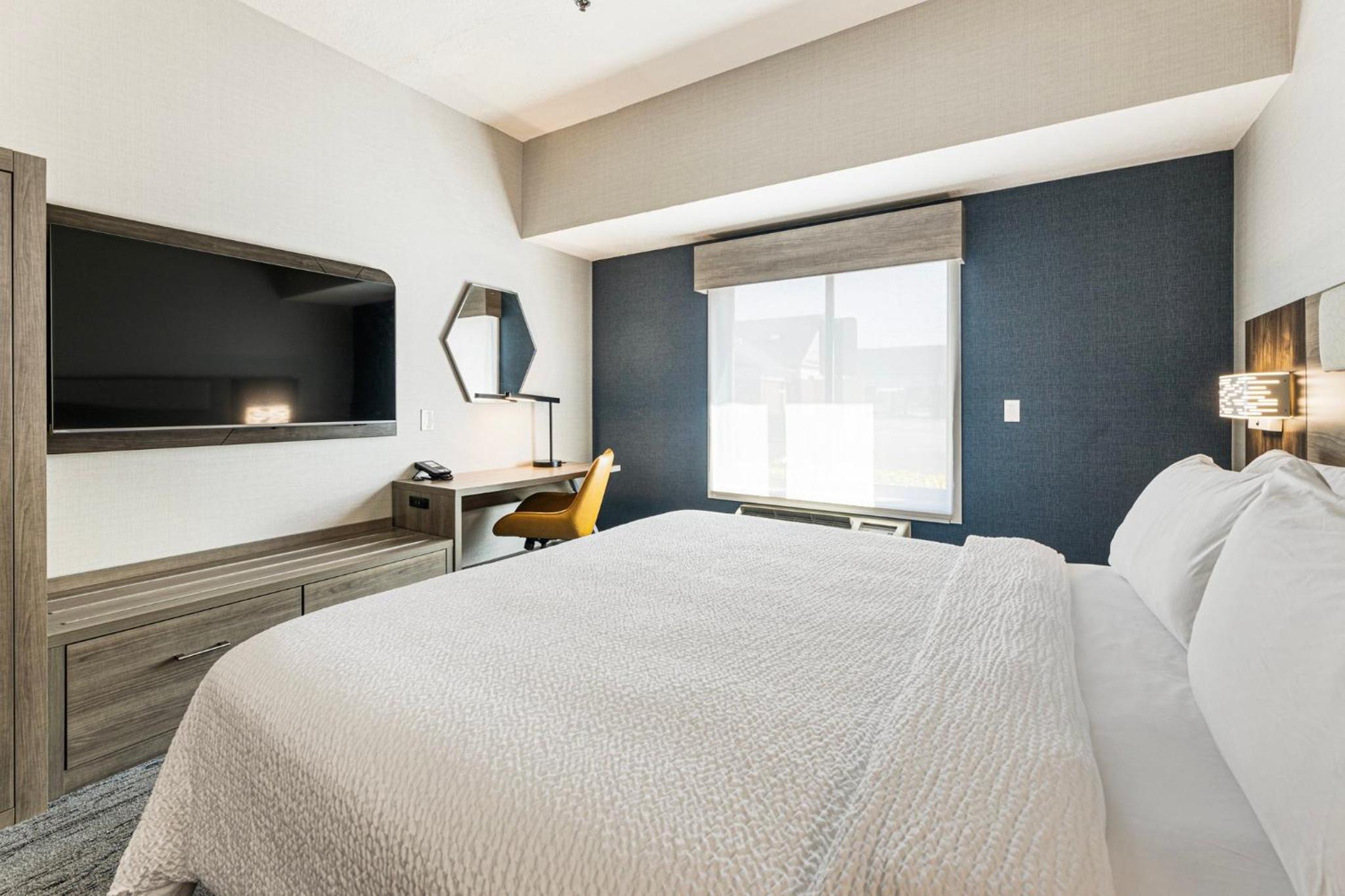 Standard King Room - Photo 2
