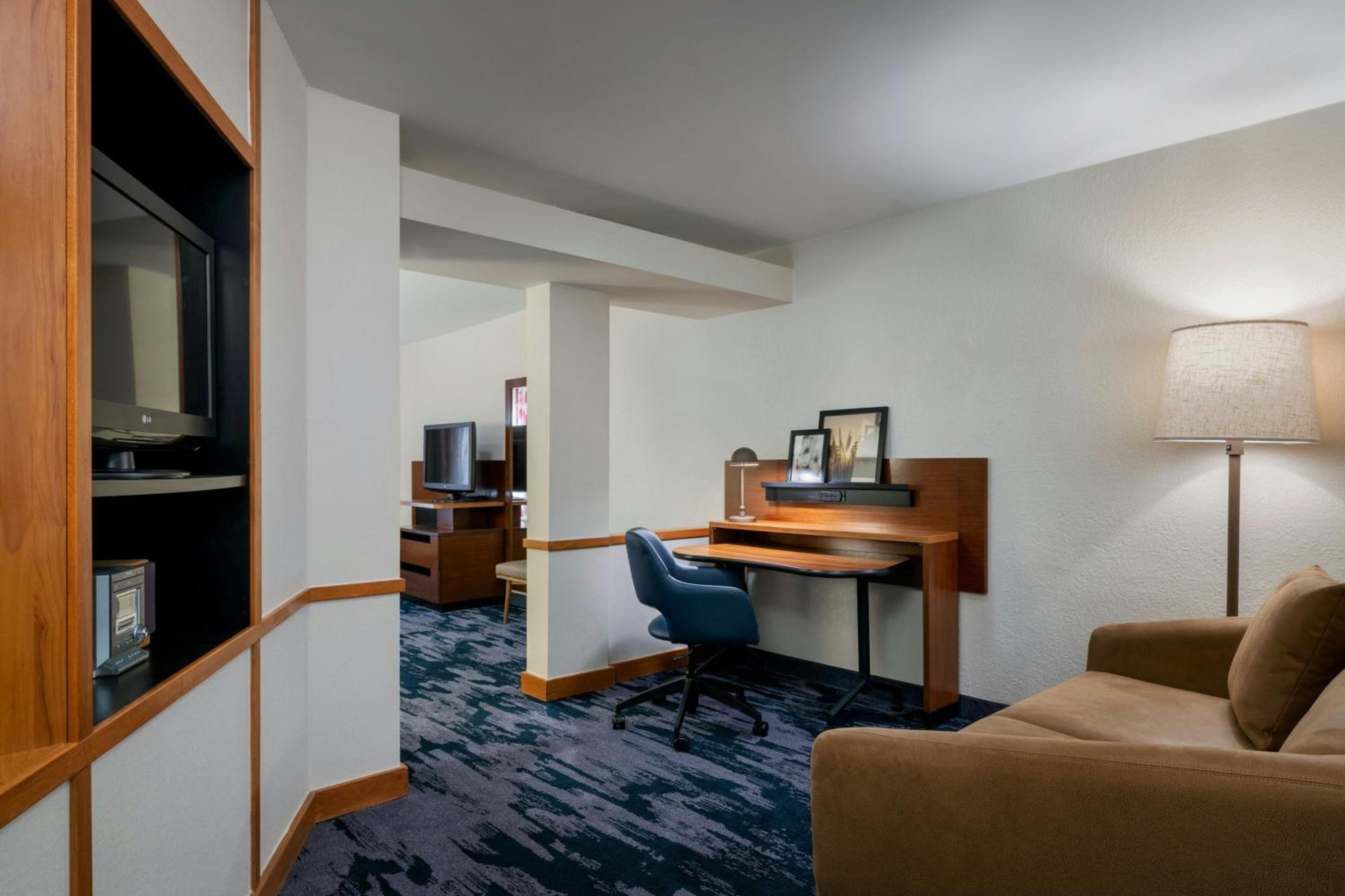King Guest Room with Tub - Mobility and Hearing Accessible
