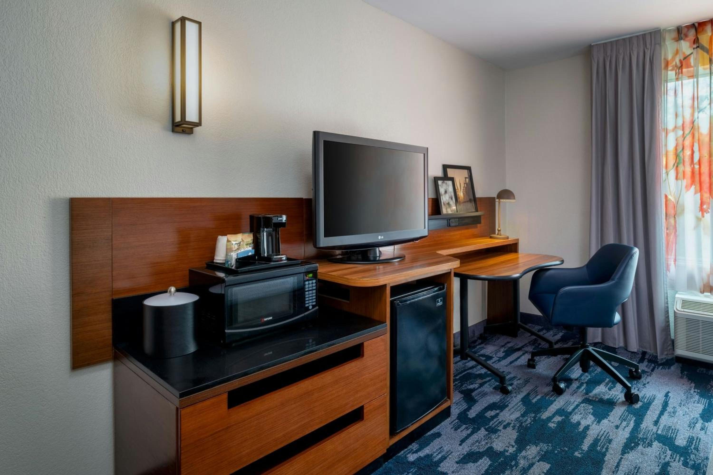 Executive Large Guest Room with One King Bed - Mobility Accessible