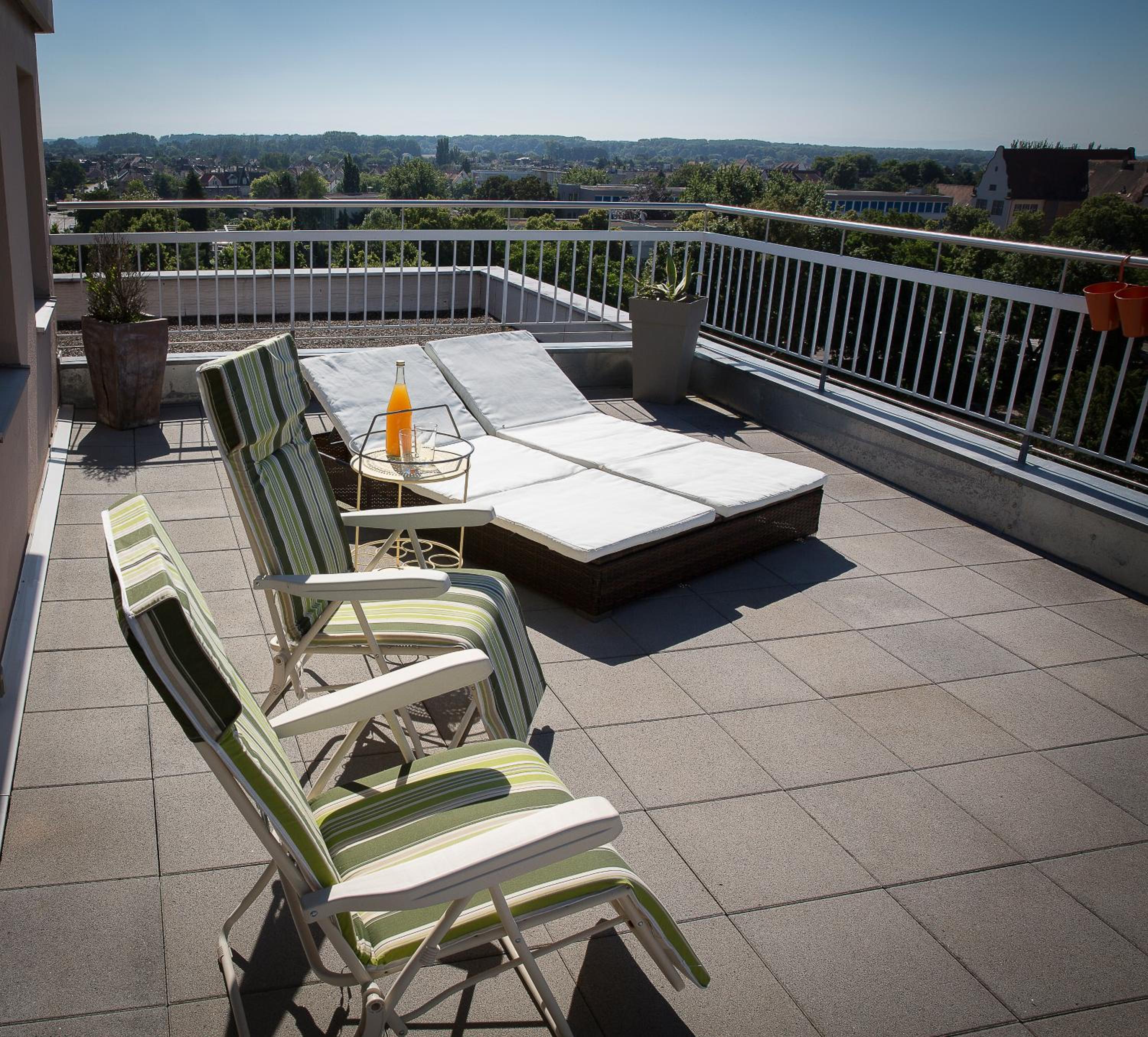 Apartment with Mountain View - Photo 11